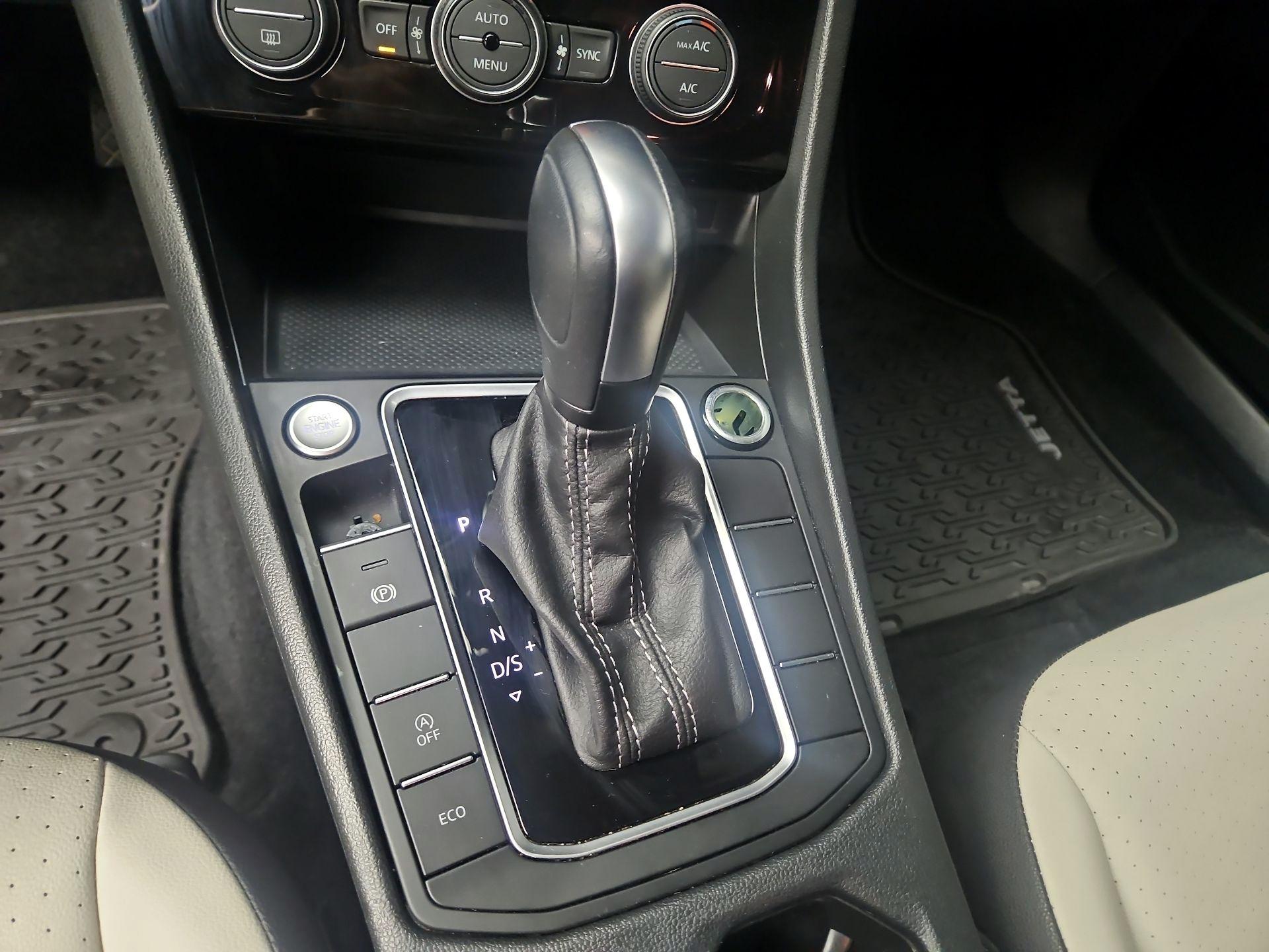 Thumbnail: 2021 Volkswagen Jetta - 17