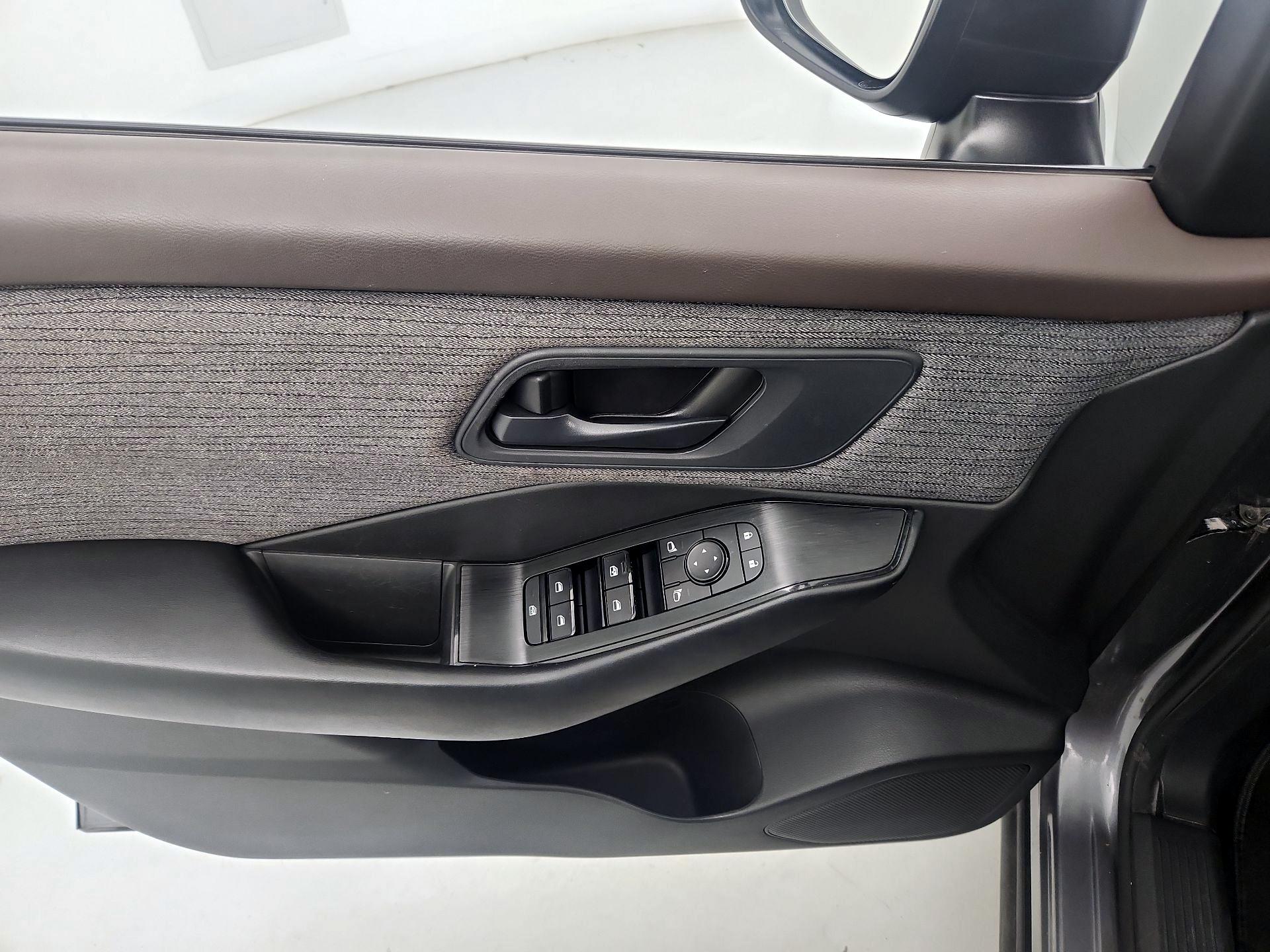 Thumbnail: 2023 Nissan Rogue - 12