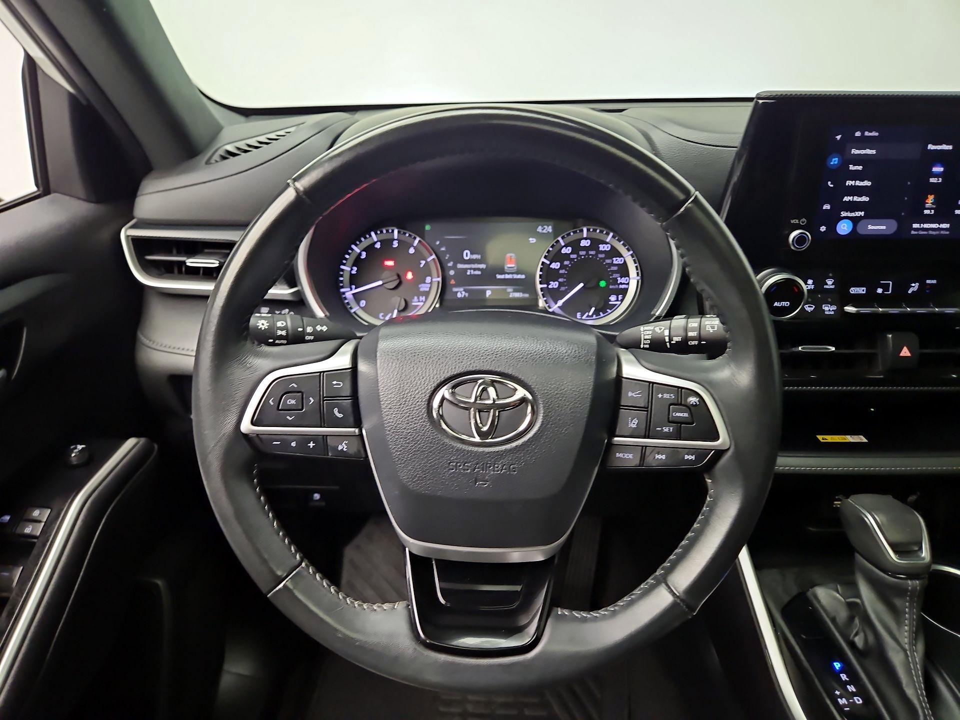 Thumbnail: 2023 Toyota Highlander - 10