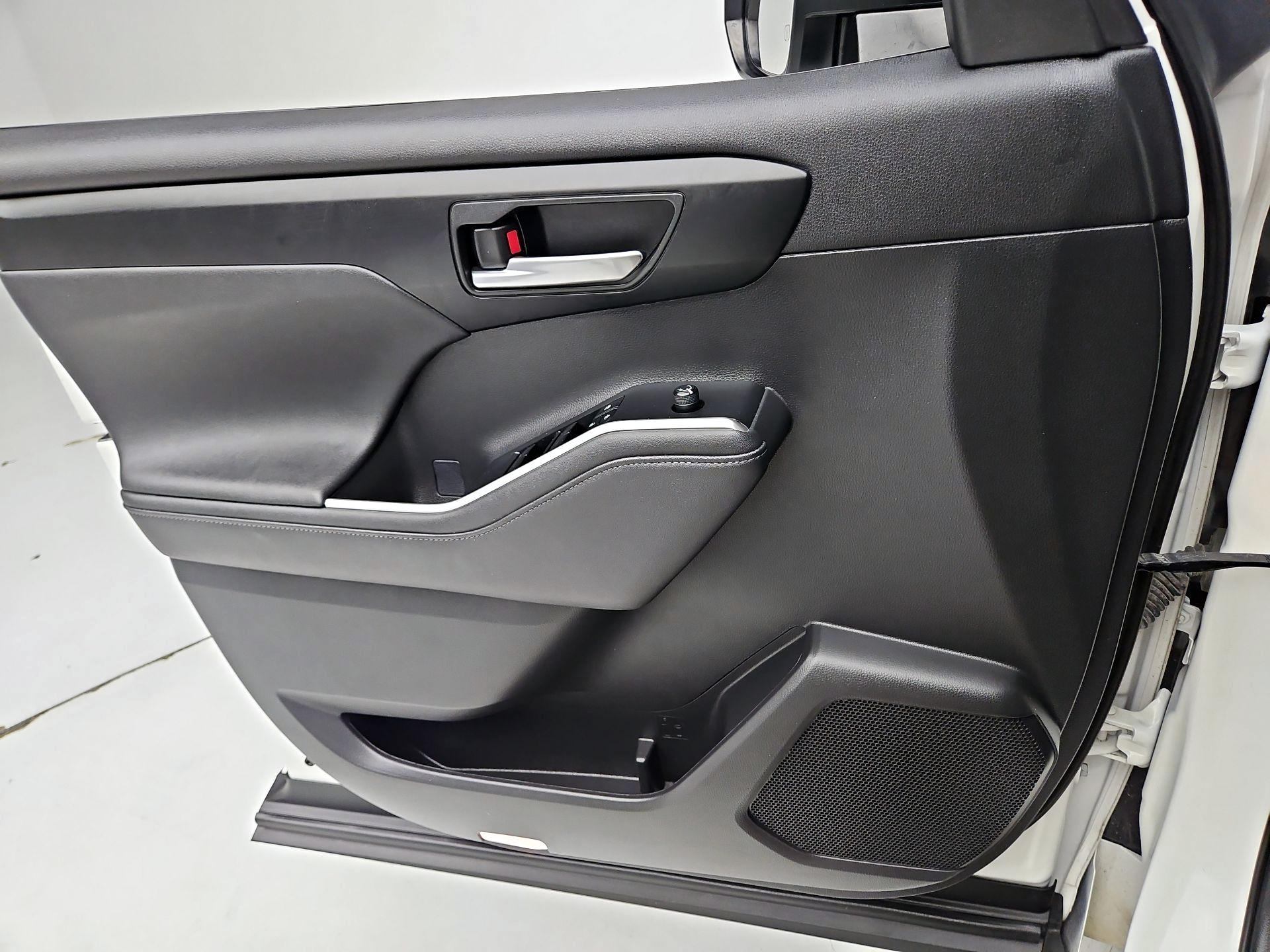 Thumbnail: 2023 Toyota Highlander - 12