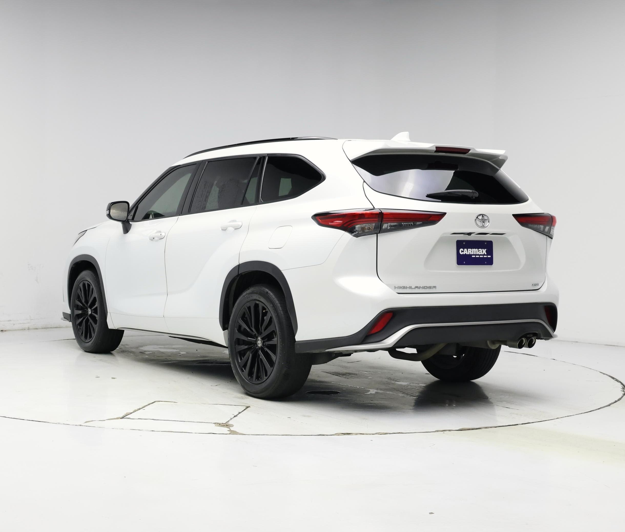 Thumbnail: 2023 Toyota Highlander - 2