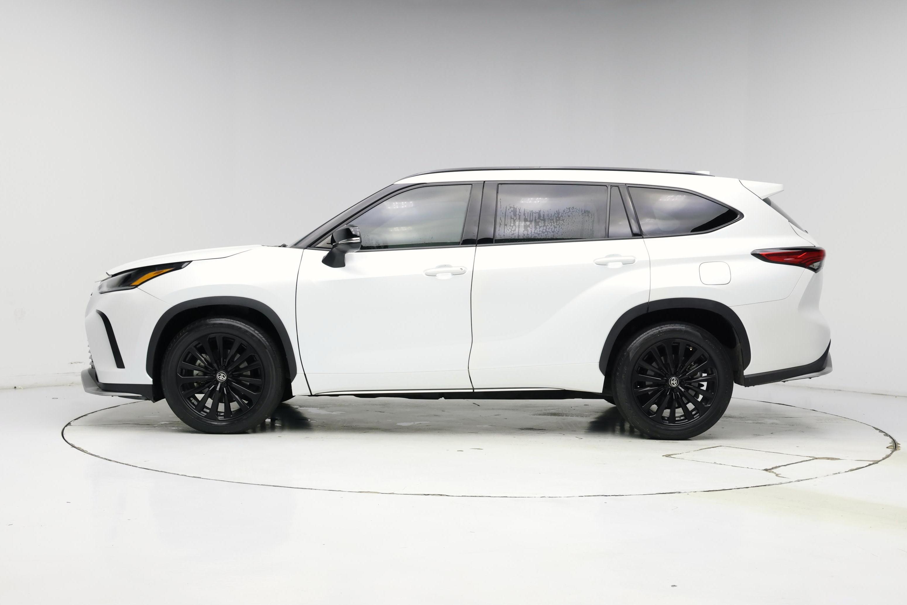 Thumbnail: 2023 Toyota Highlander - 3