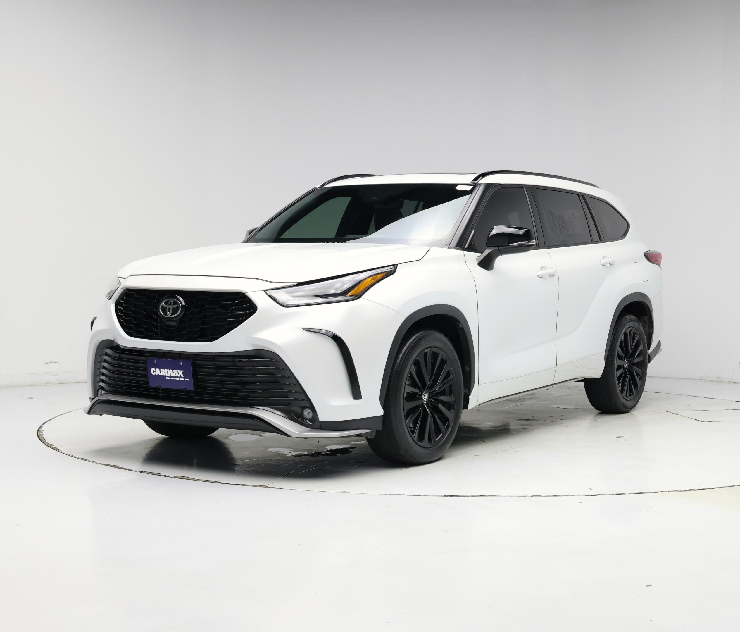 Thumbnail: 2023 Toyota Highlander - 4