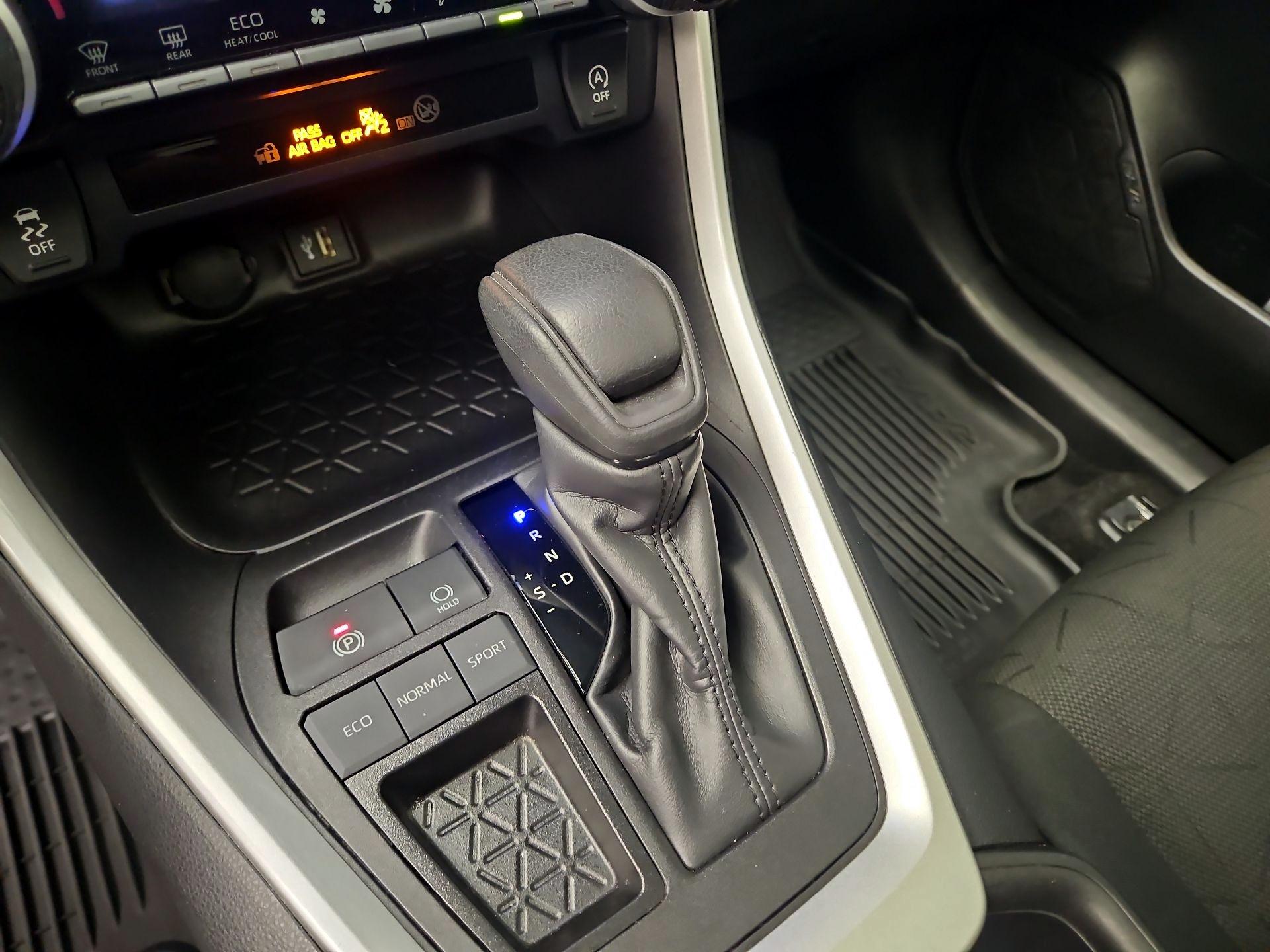 Thumbnail: 2024 Toyota RAV4 - 17