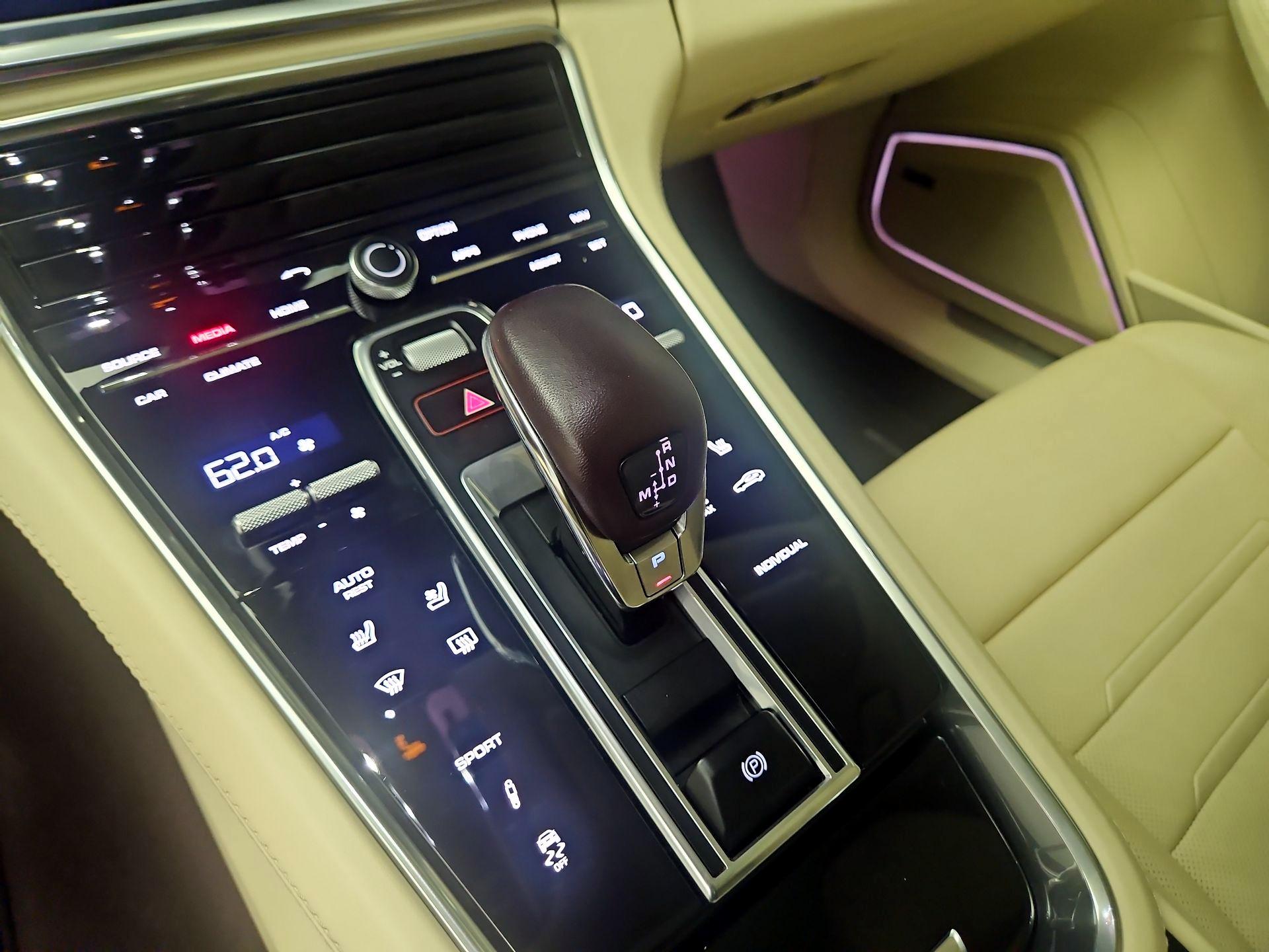 Thumbnail: 2020 Porsche Panamera - 18