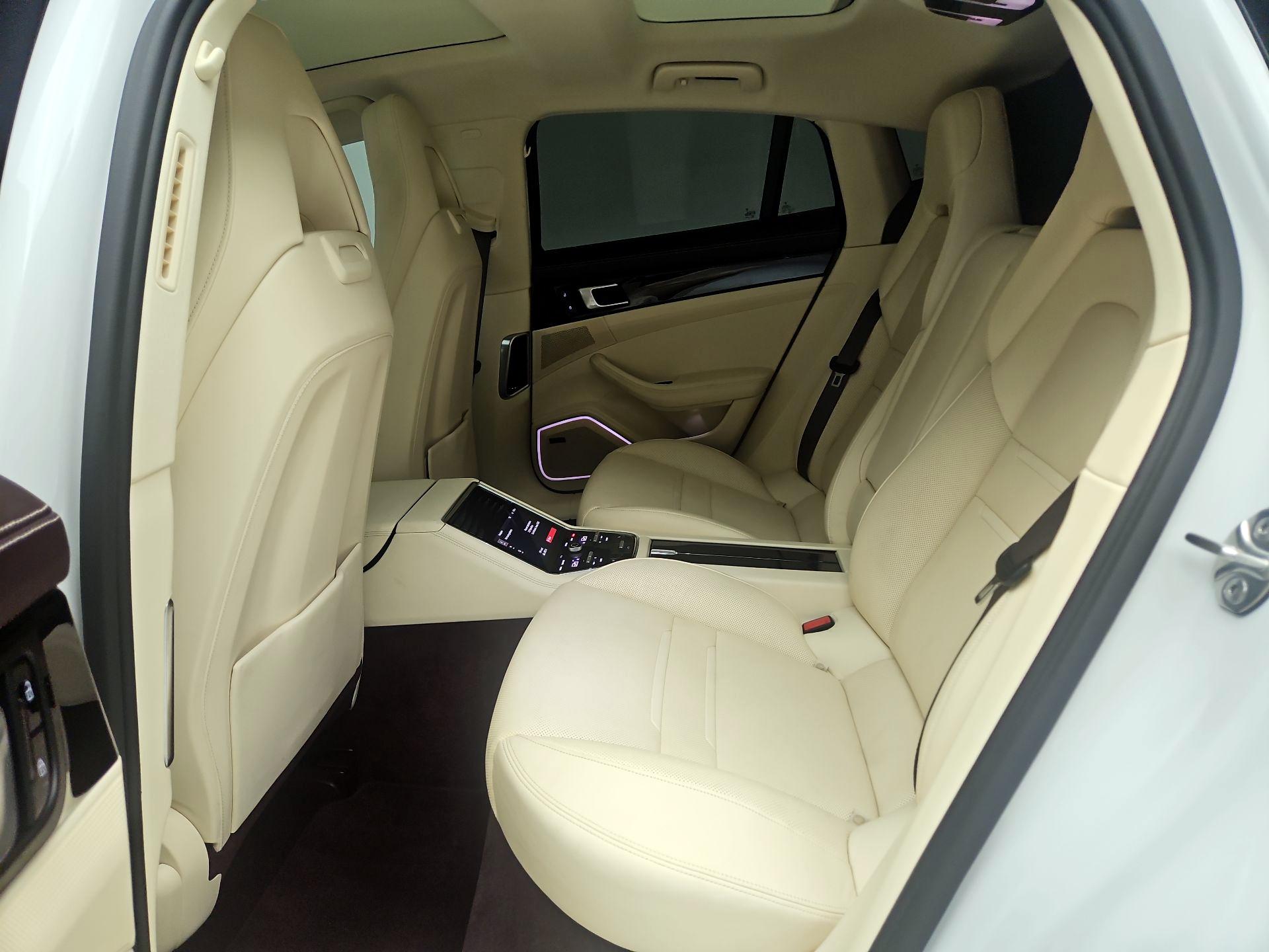 Thumbnail: 2020 Porsche Panamera - 20