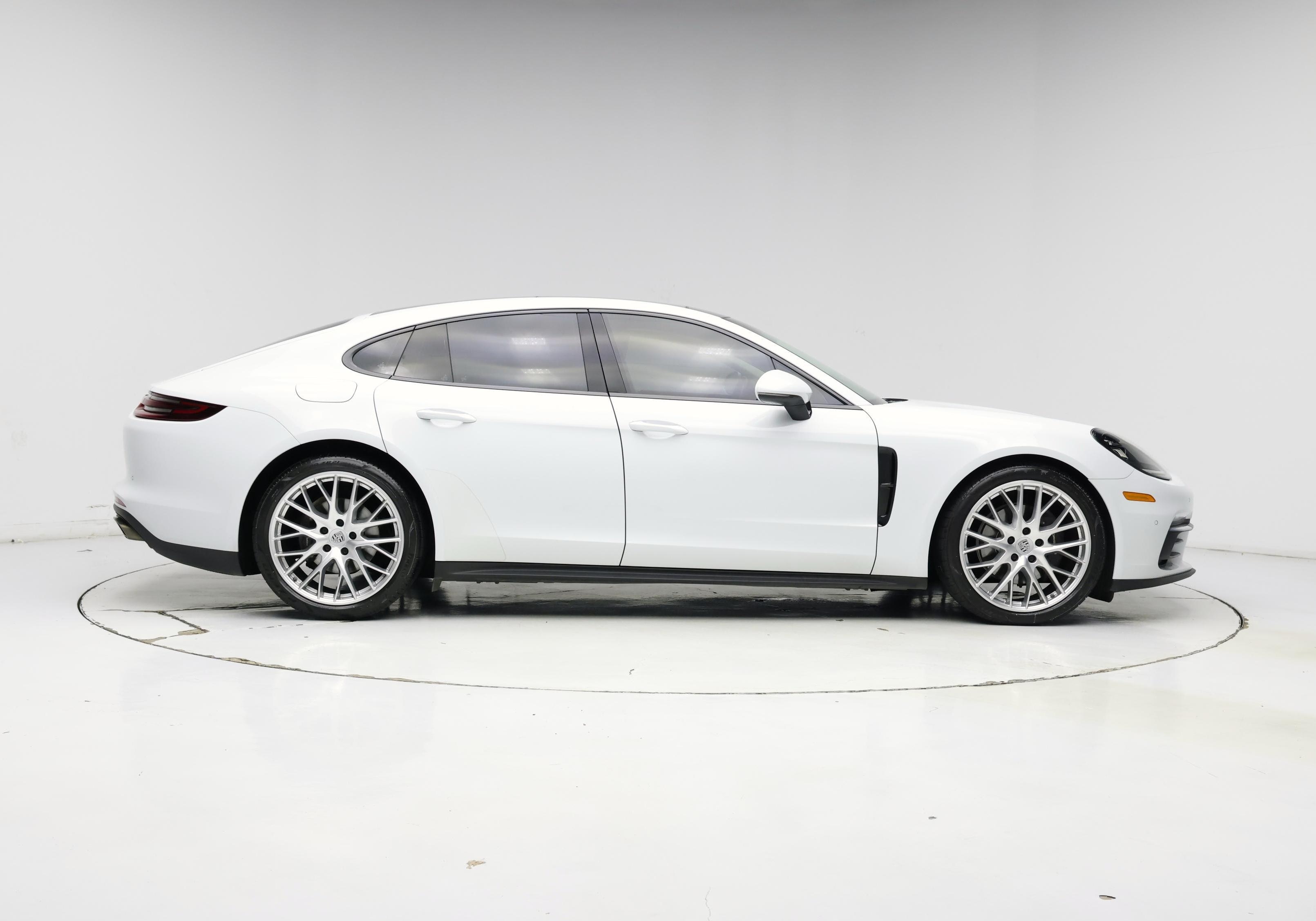 Thumbnail: 2020 Porsche Panamera - 7