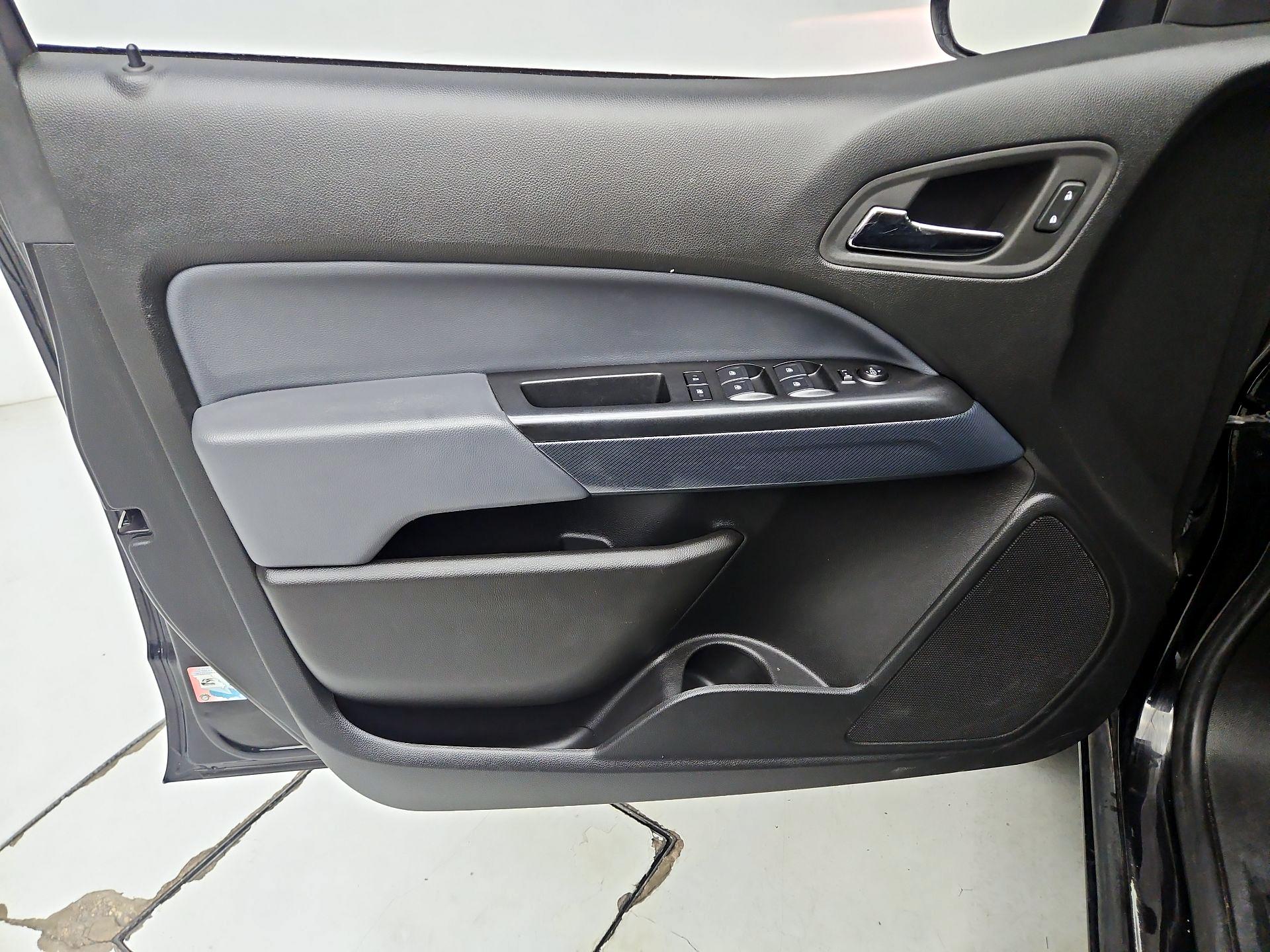 Thumbnail: 2022 Chevrolet Colorado - 12