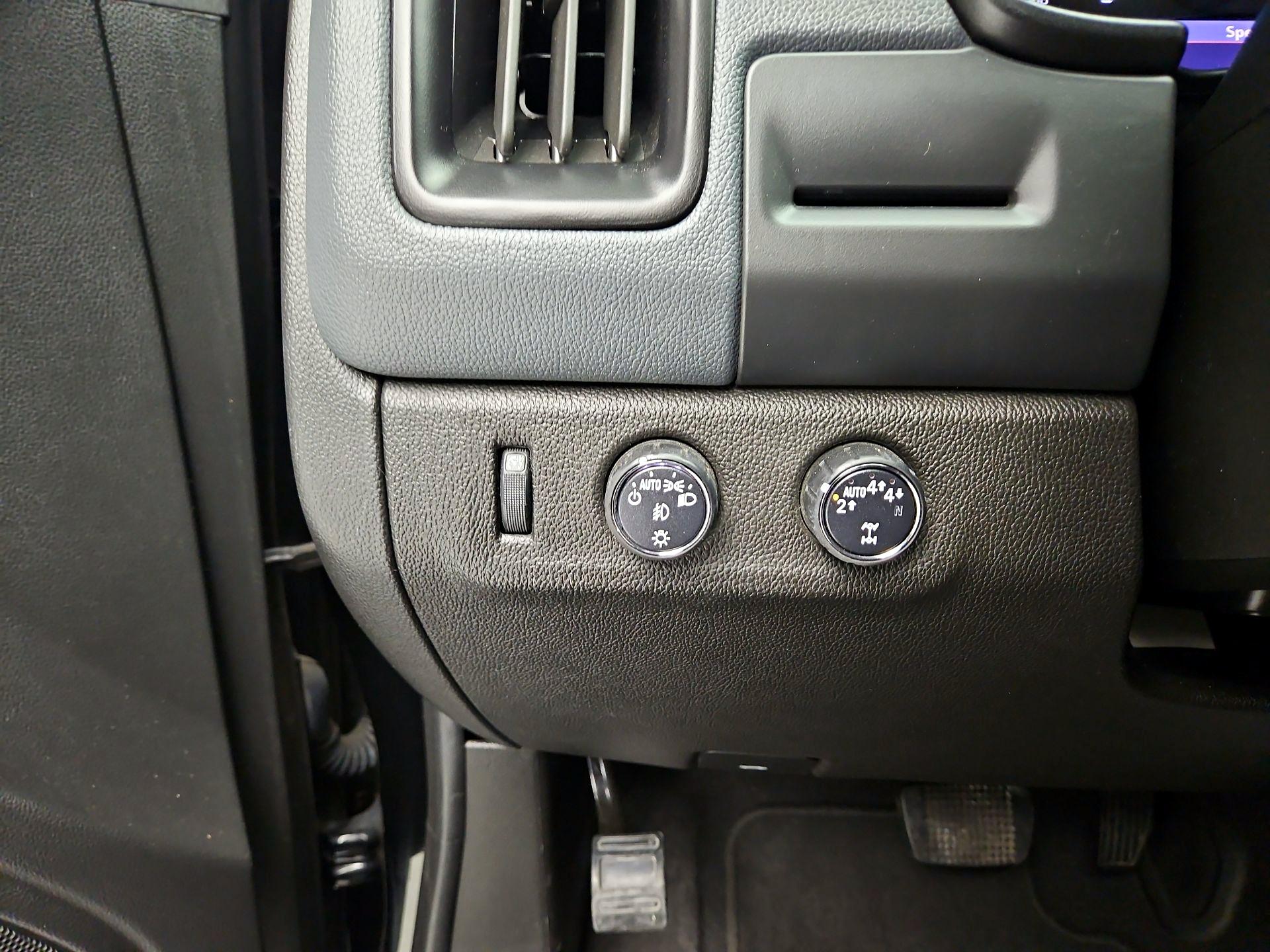 Thumbnail: 2022 Chevrolet Colorado - 13