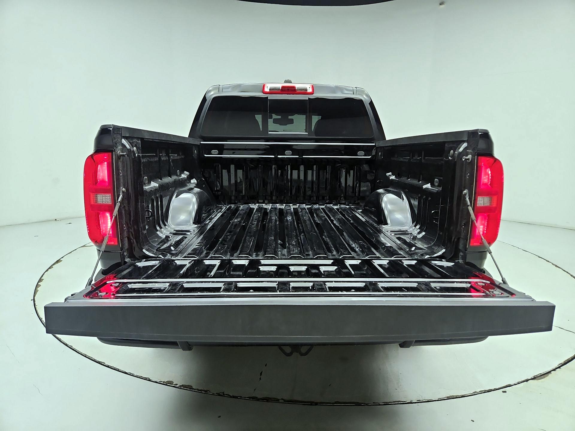 Thumbnail: 2022 Chevrolet Colorado - 20