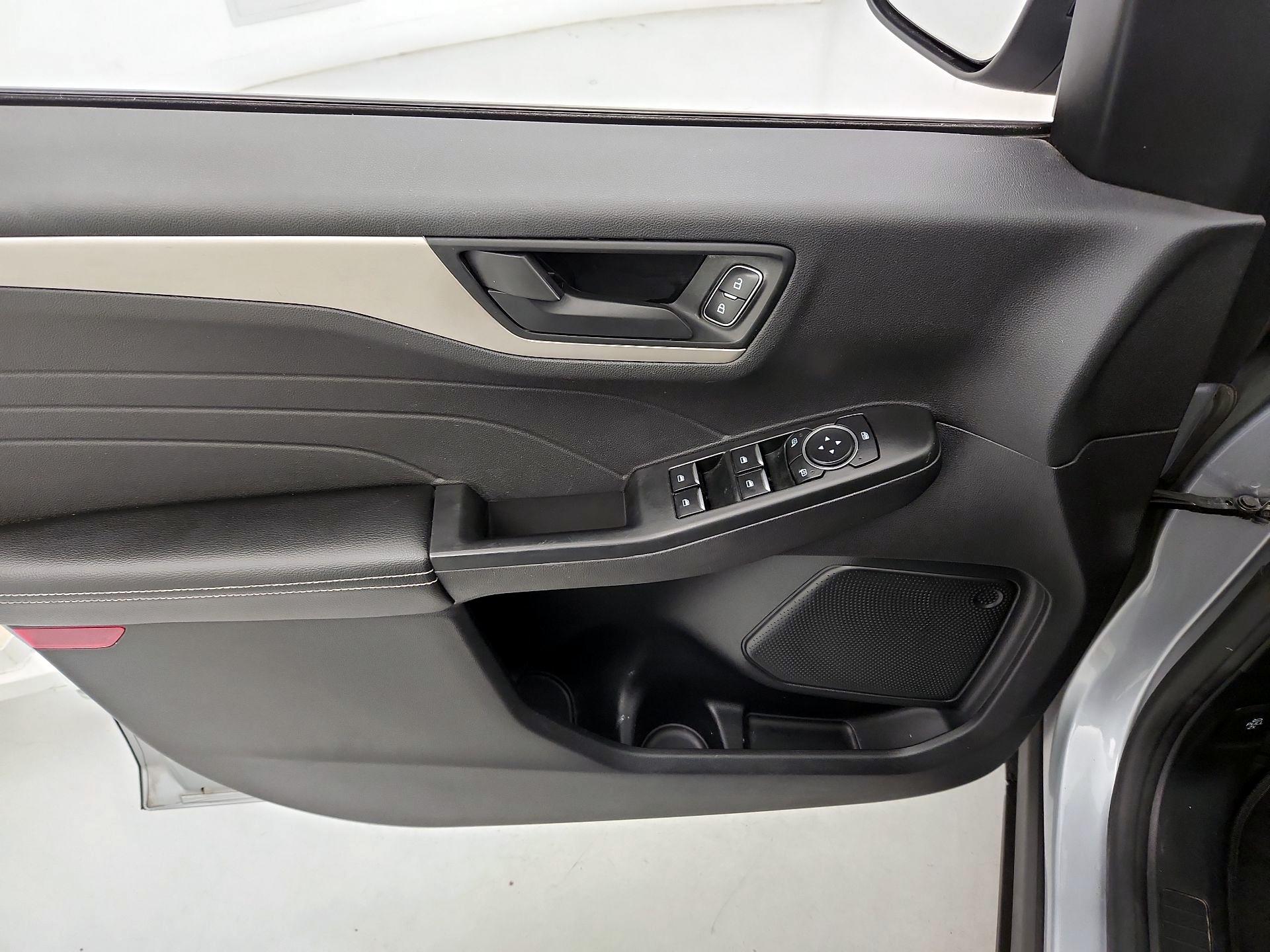 Thumbnail: 2022 Ford Escape - 12