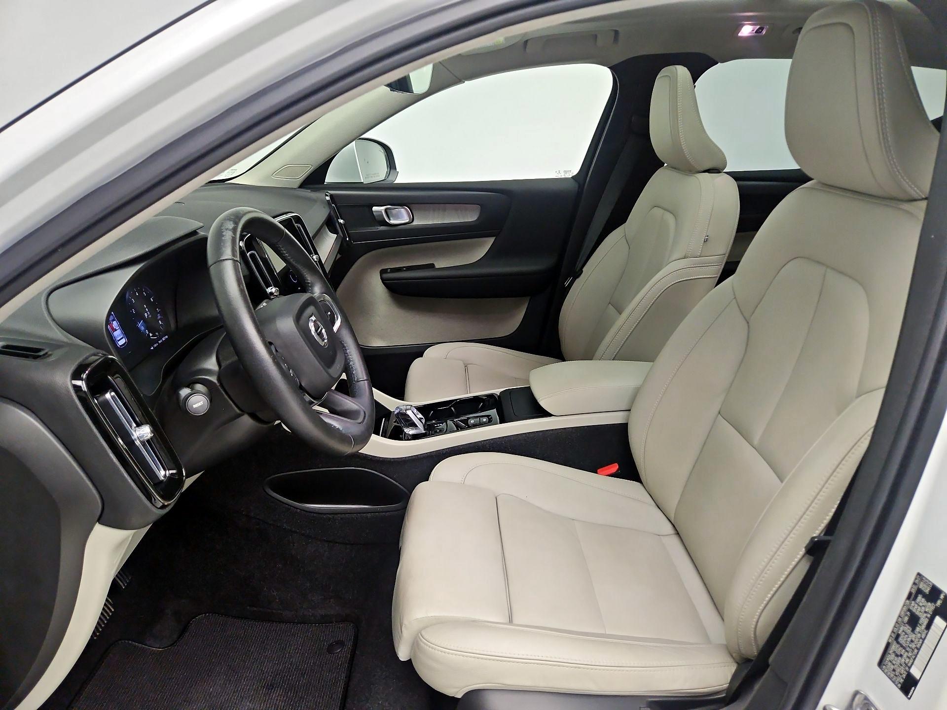 Thumbnail: 2021 Volvo XC40 - 11