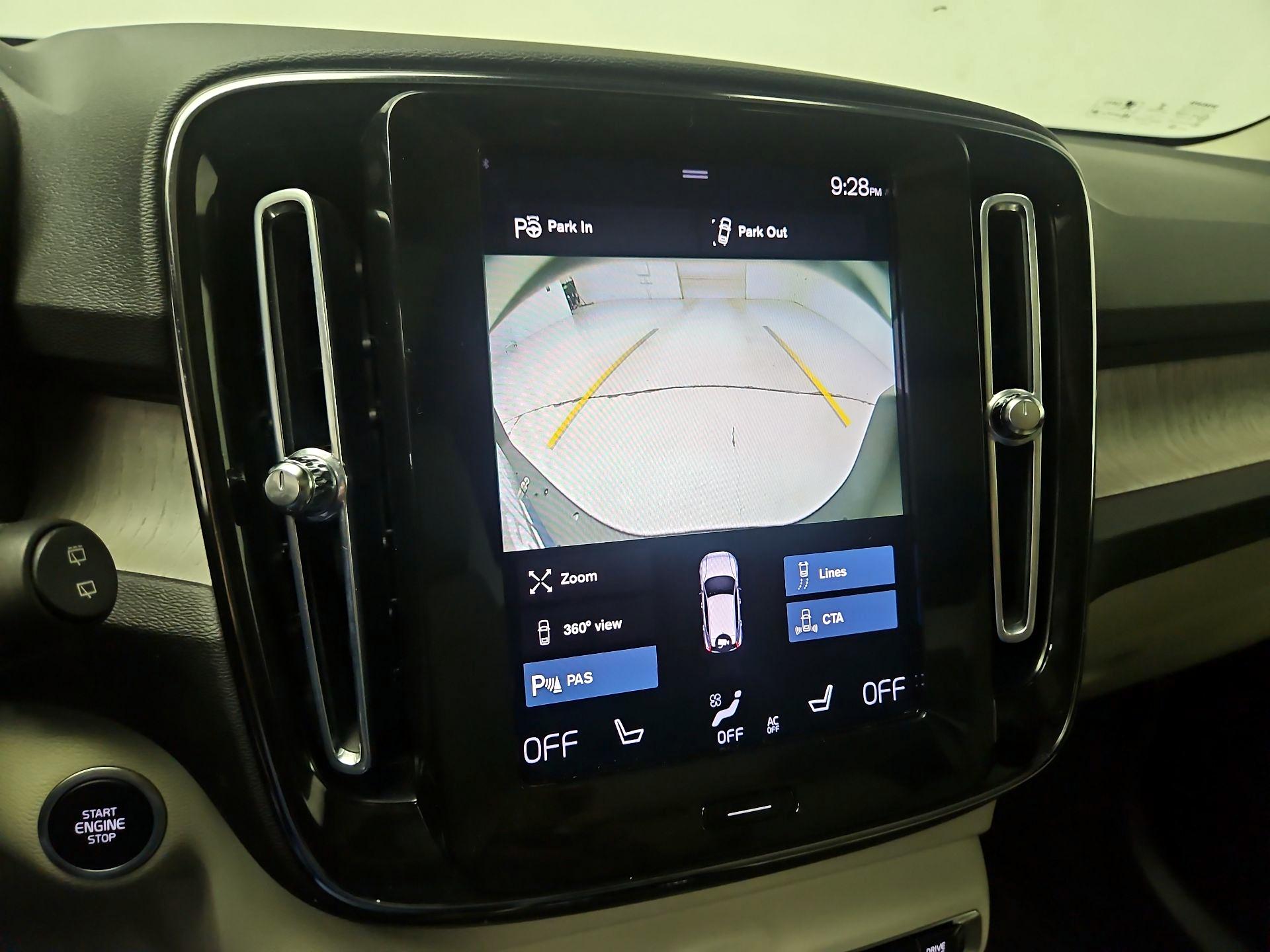 Thumbnail: 2021 Volvo XC40 - 15