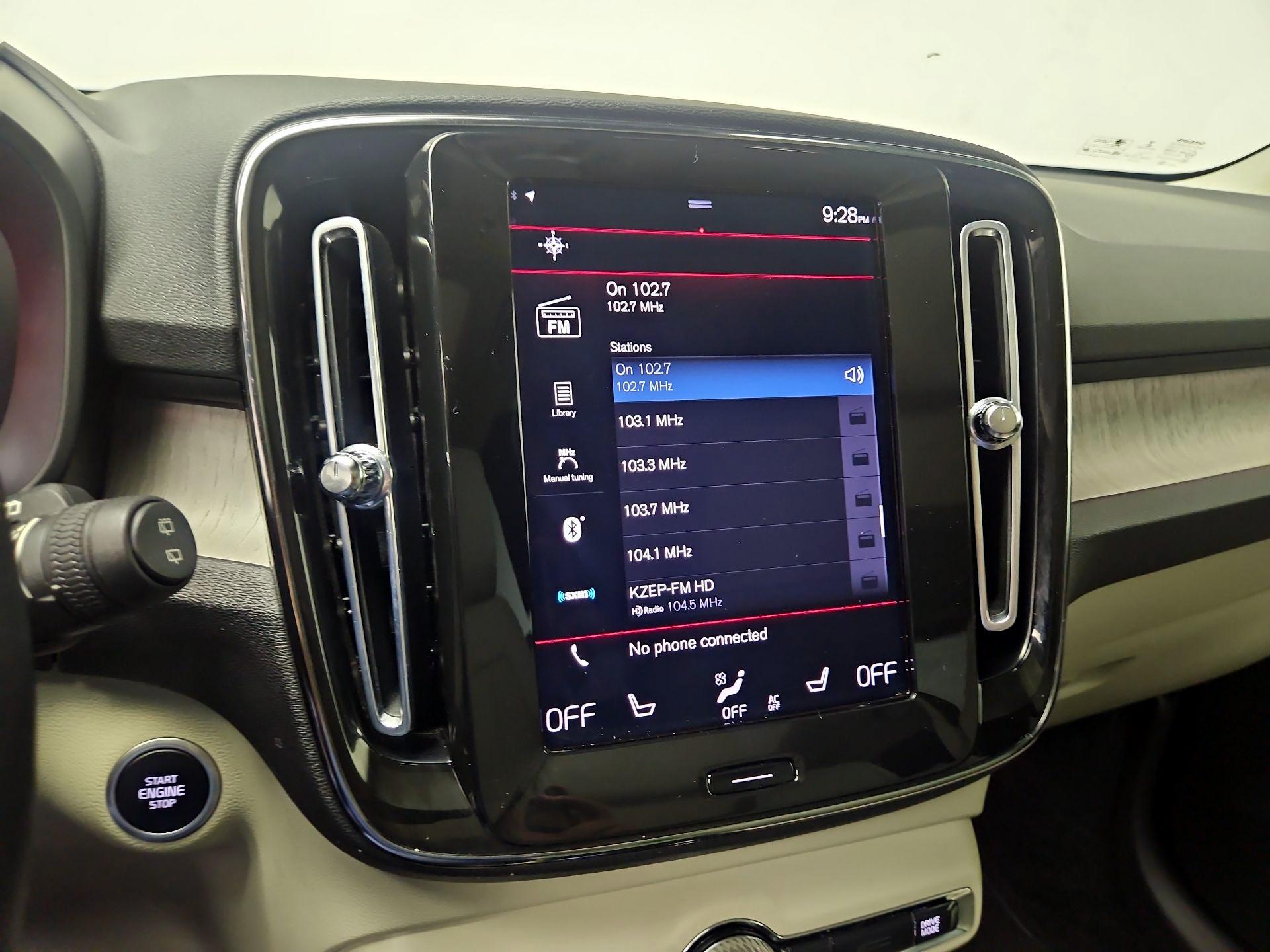 Thumbnail: 2021 Volvo XC40 - 16