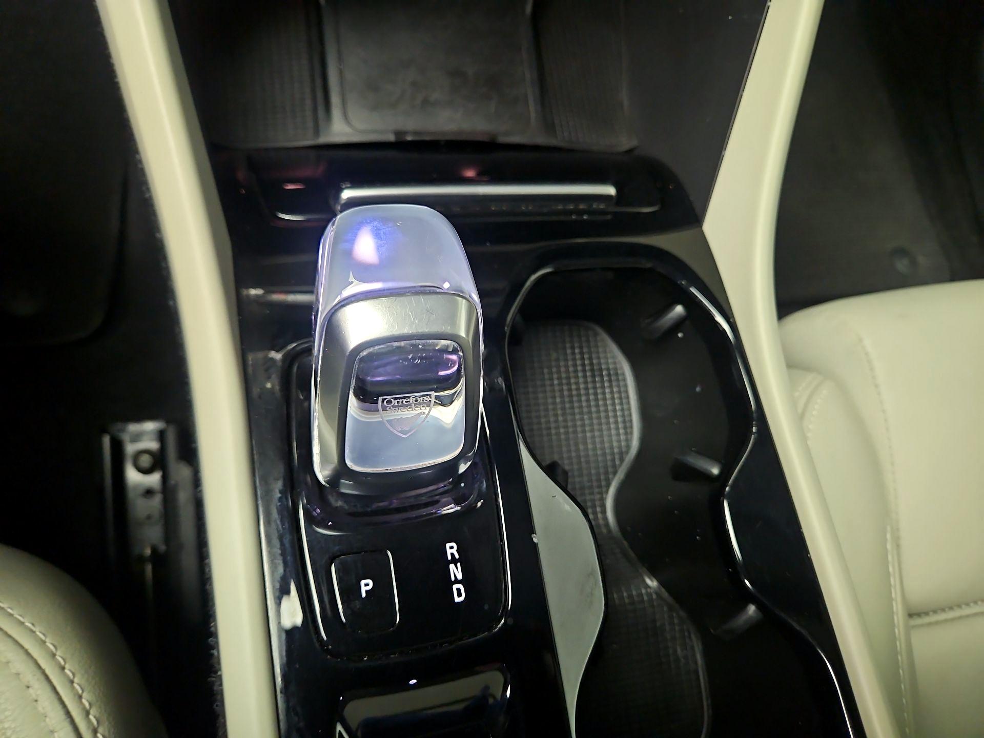 Thumbnail: 2021 Volvo XC40 - 18