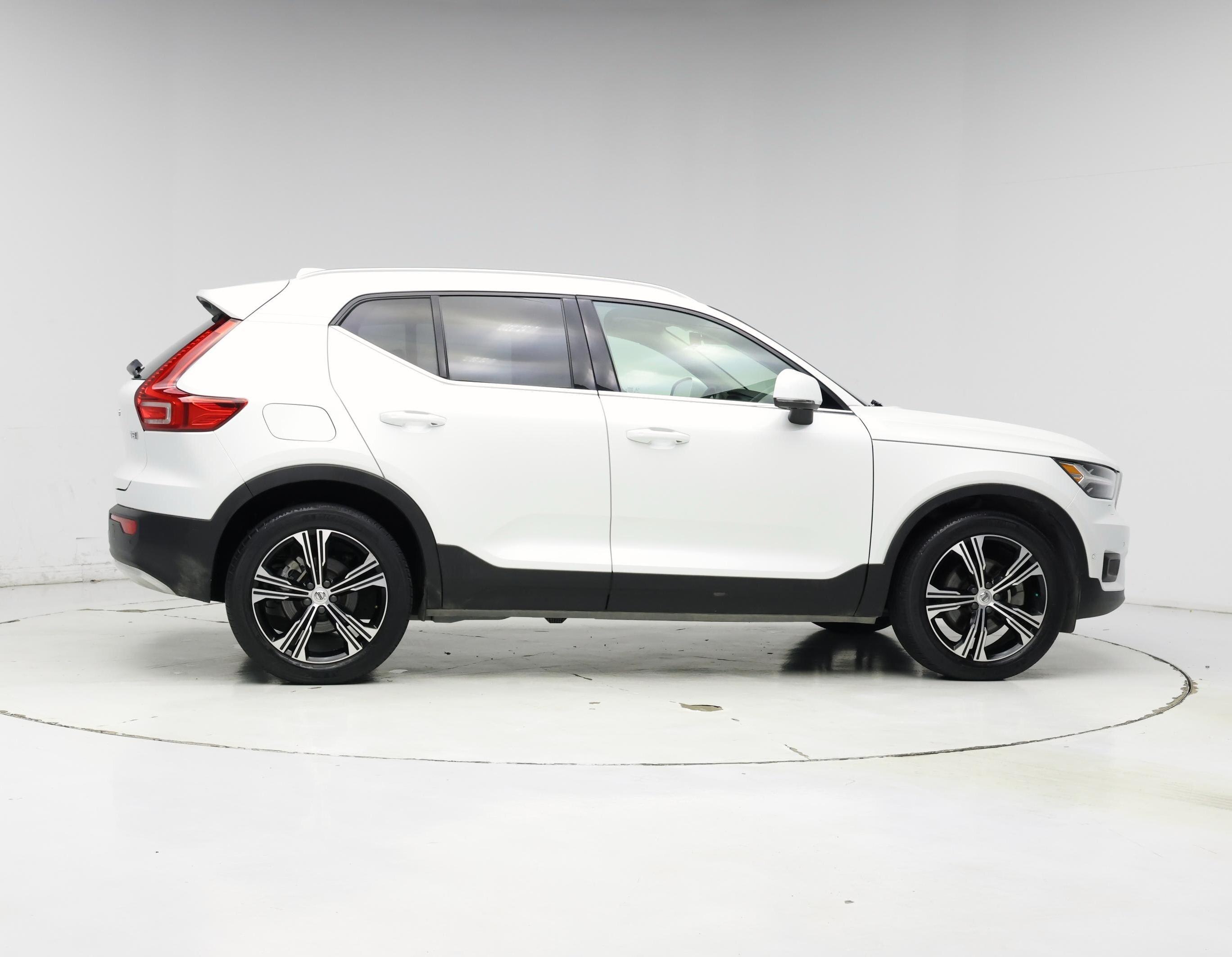 Thumbnail: 2021 Volvo XC40 - 7