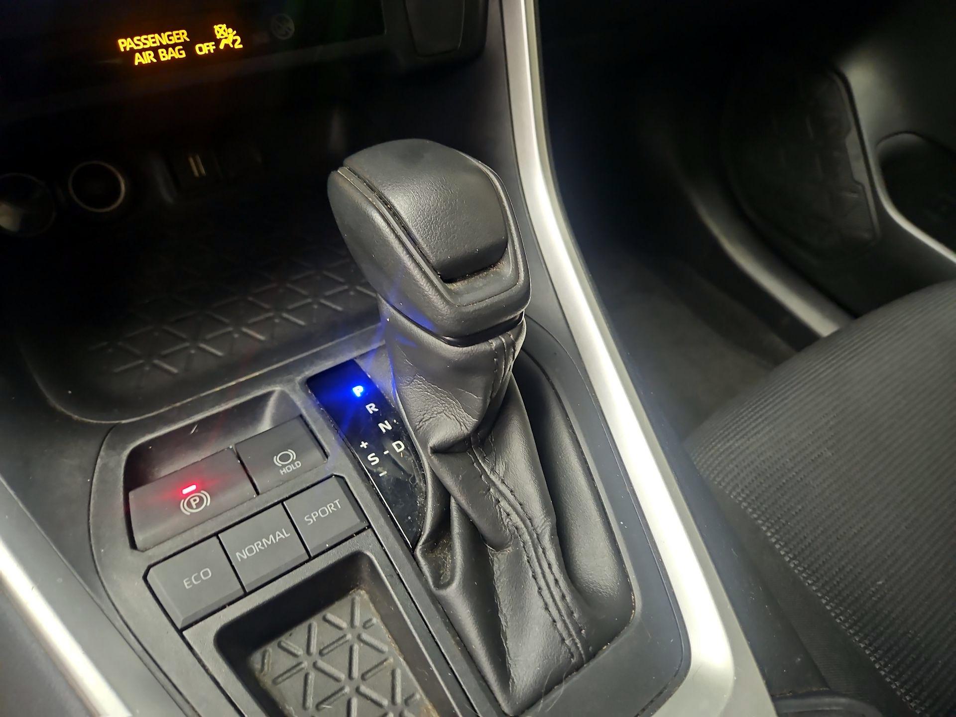 Thumbnail: 2021 Toyota RAV4 - 17