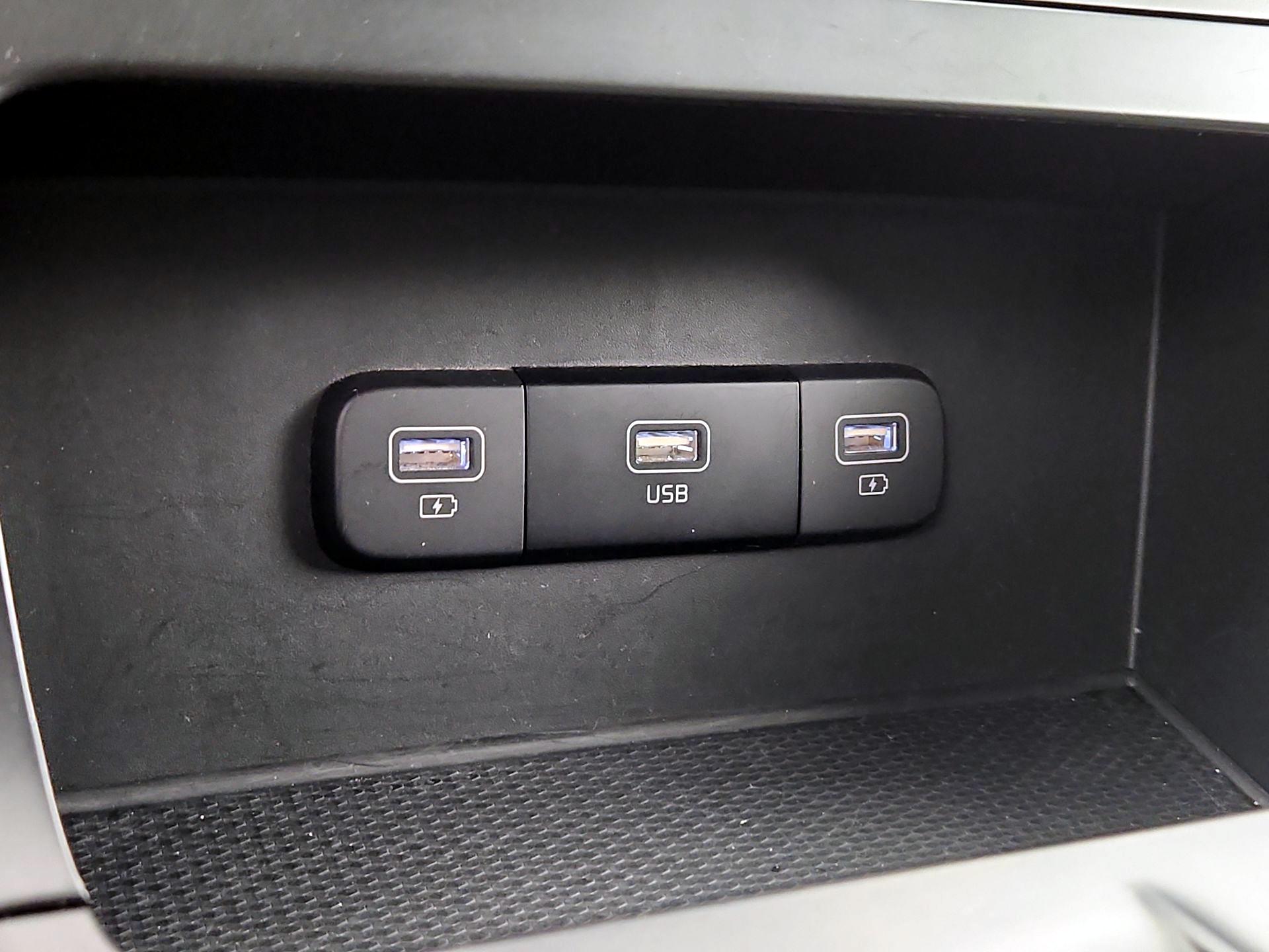 Thumbnail: 2024 Kia Carnival - 18