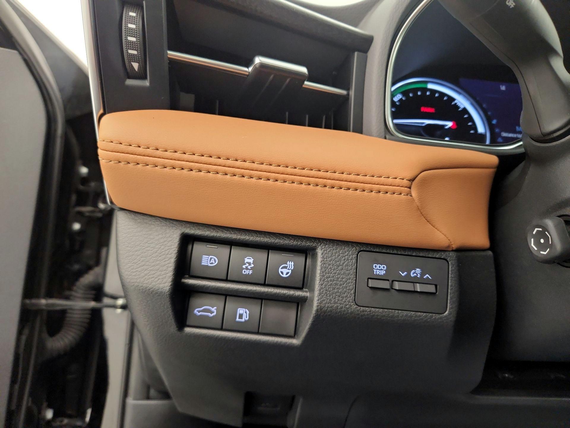 Thumbnail: 2022 Toyota Avalon - 13