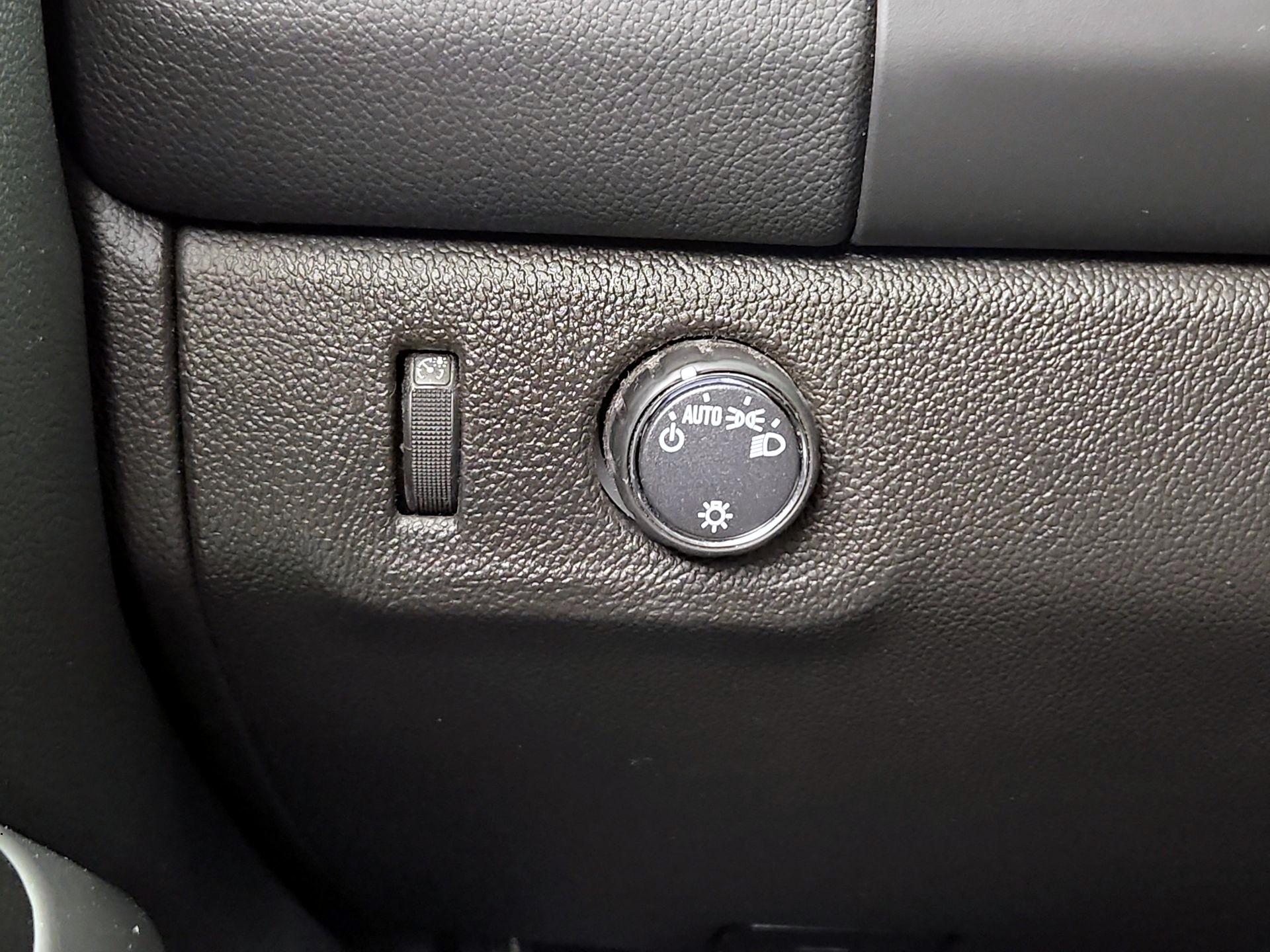 Thumbnail: 2022 Chevrolet Colorado - 13