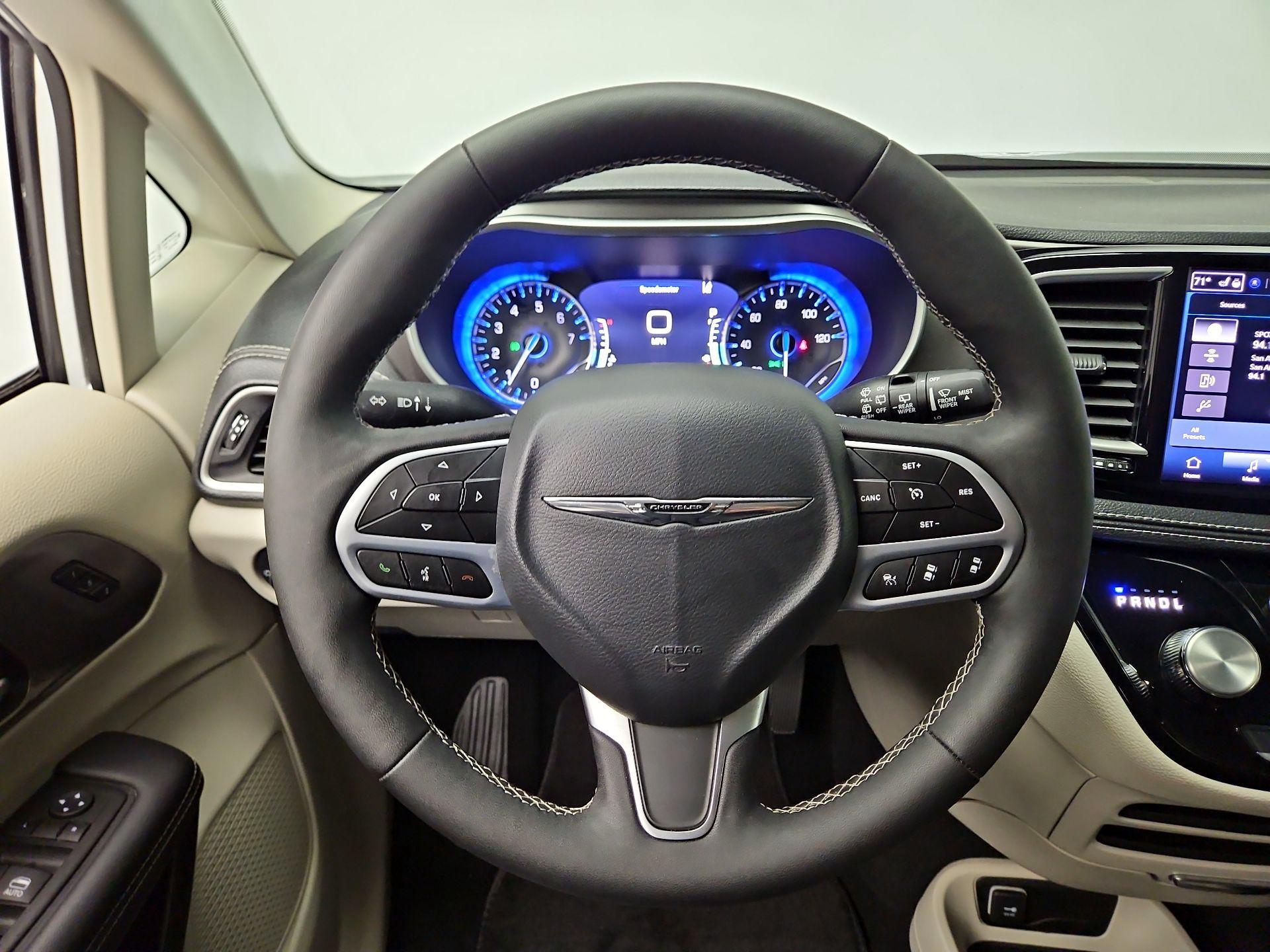 Thumbnail: 2024 Chrysler Pacifica - 10