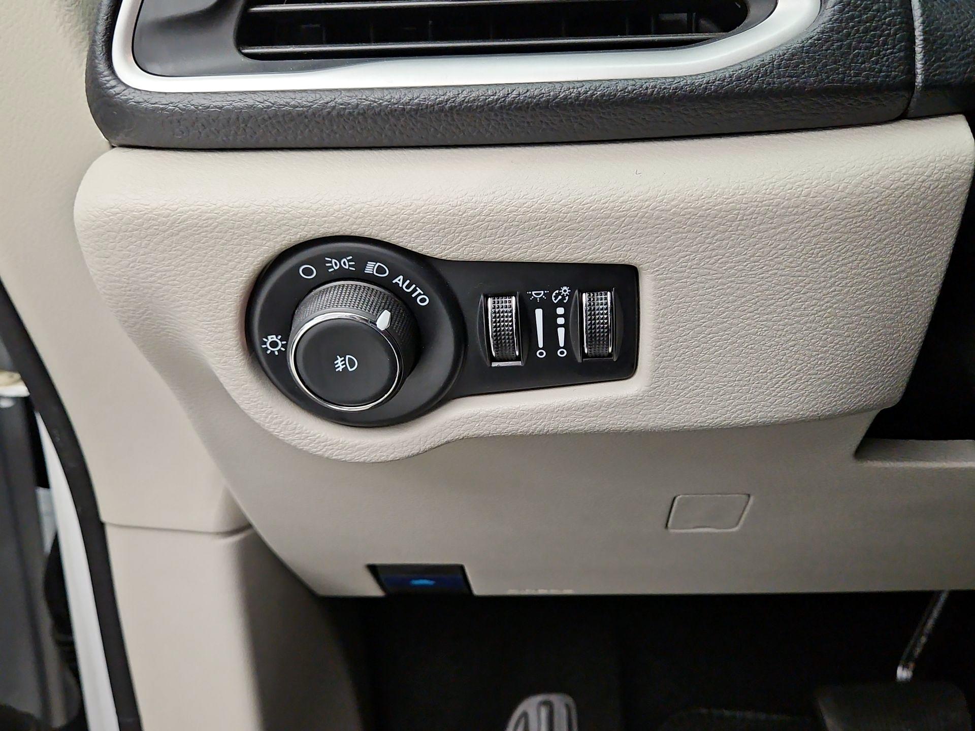 Thumbnail: 2024 Chrysler Pacifica - 13