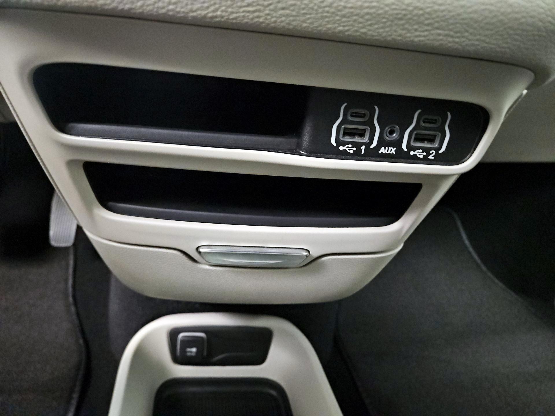 Thumbnail: 2024 Chrysler Pacifica - 18