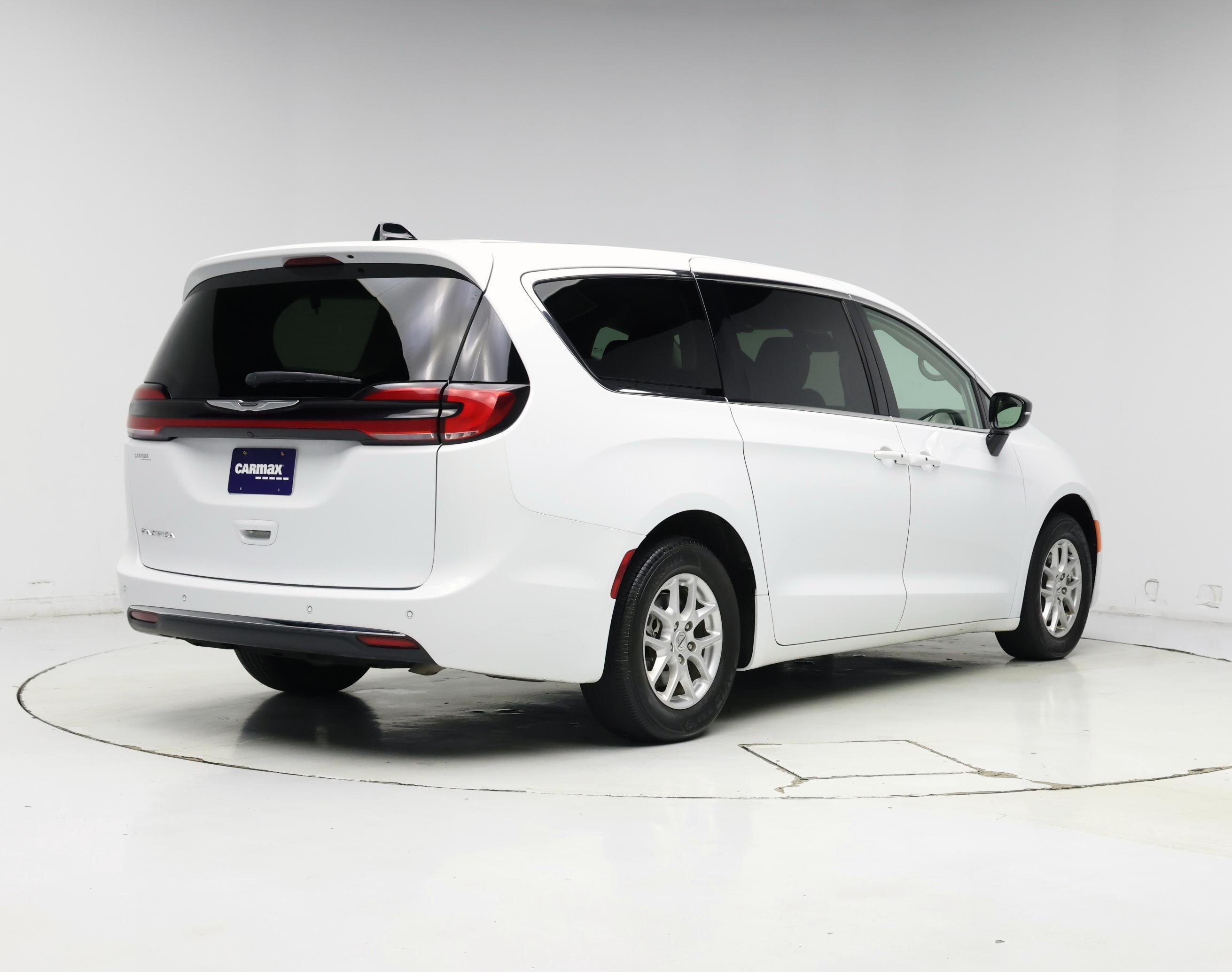 Thumbnail: 2024 Chrysler Pacifica - 8