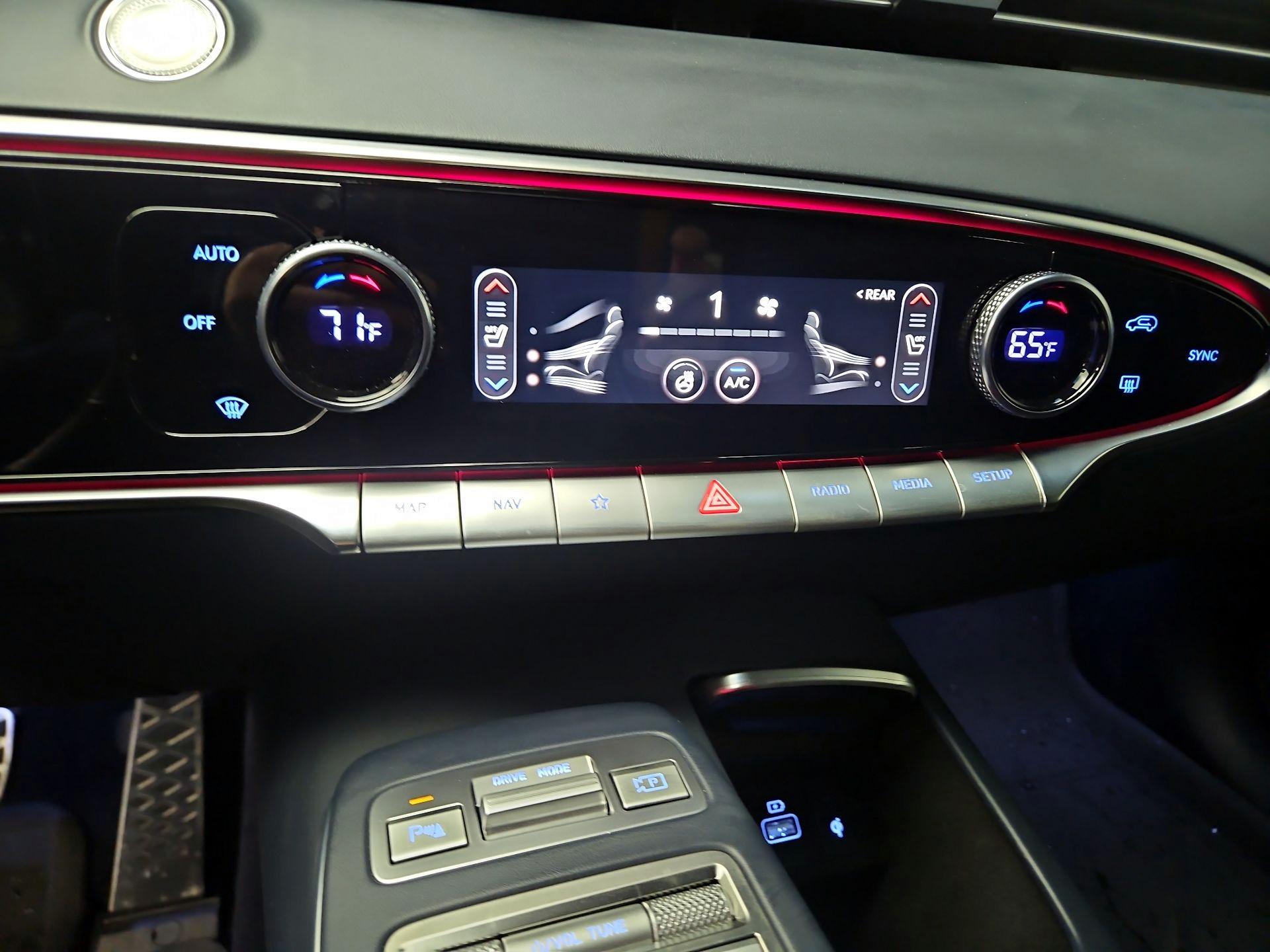 Thumbnail: 2023 Genesis GV70 - 17