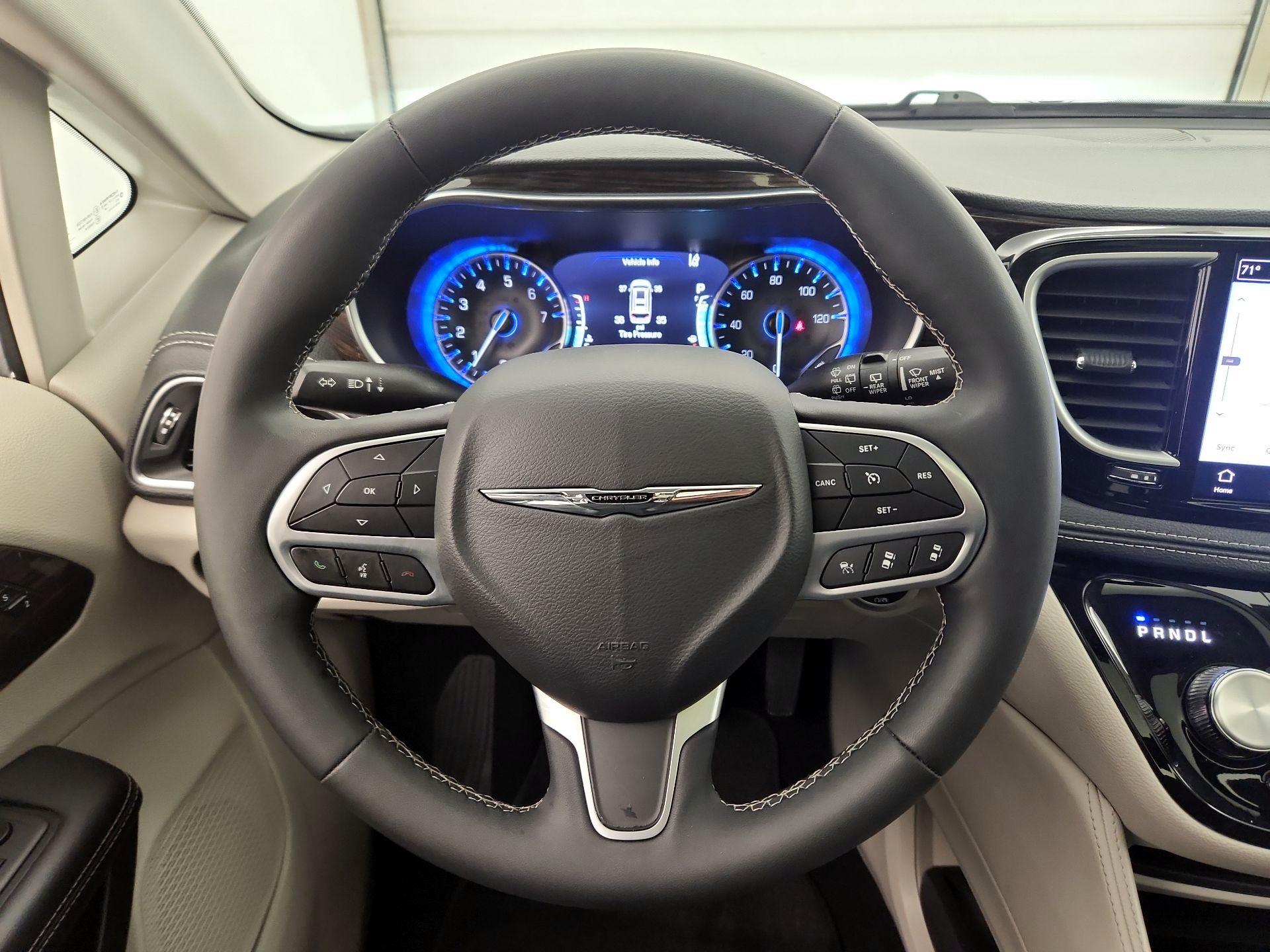 Thumbnail: 2024 Chrysler Pacifica - 10