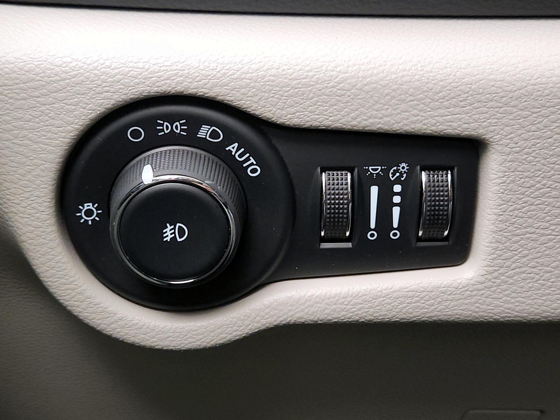 Thumbnail: 2024 Chrysler Pacifica - 13