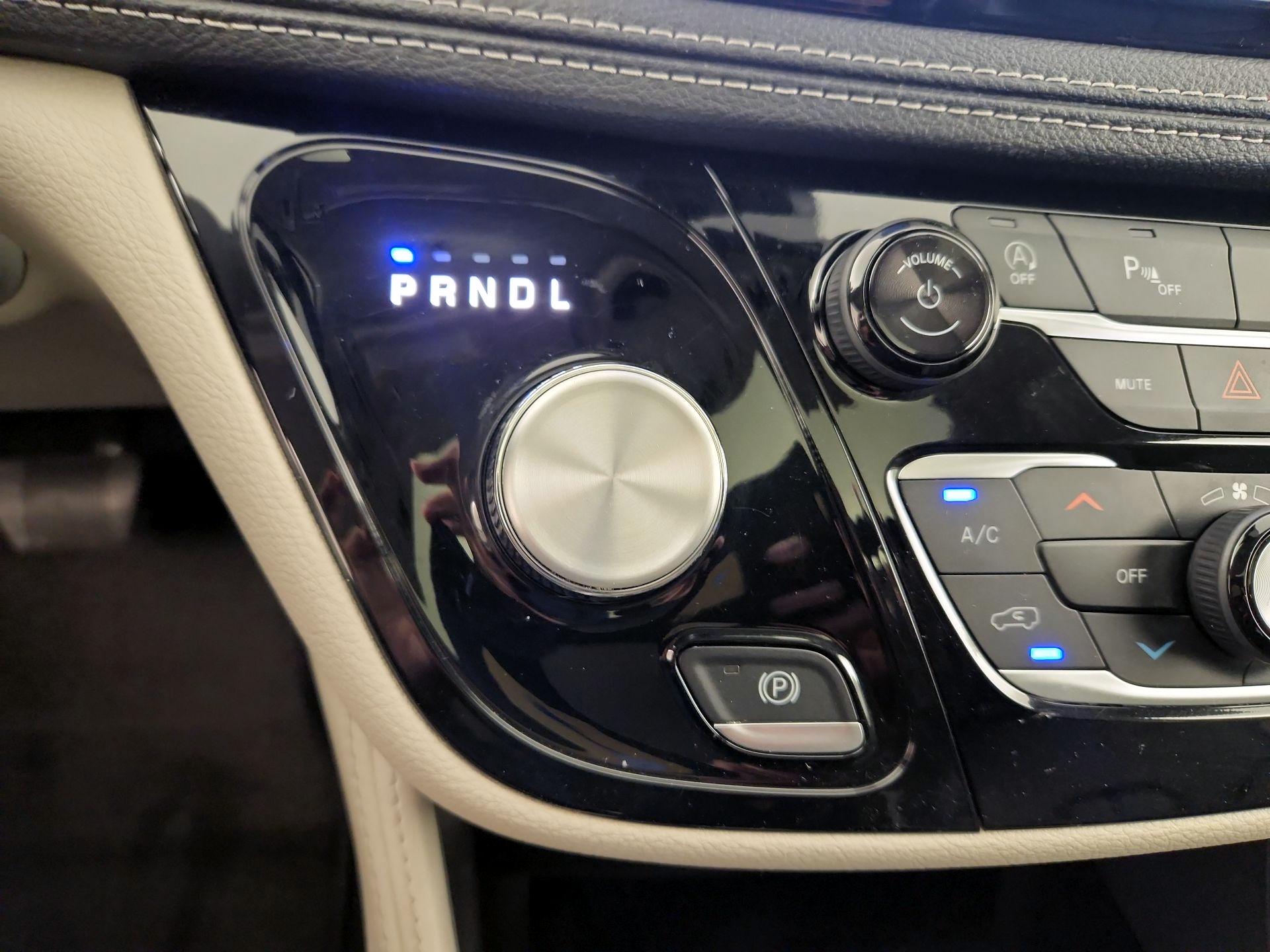 Thumbnail: 2024 Chrysler Pacifica - 18