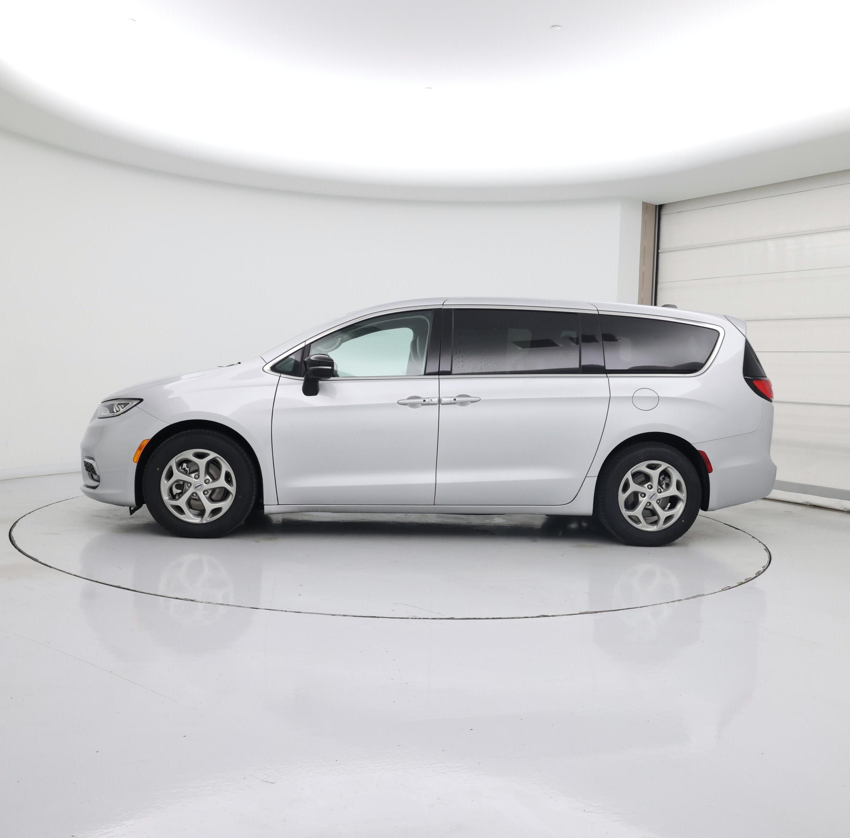 Thumbnail: 2024 Chrysler Pacifica - 3