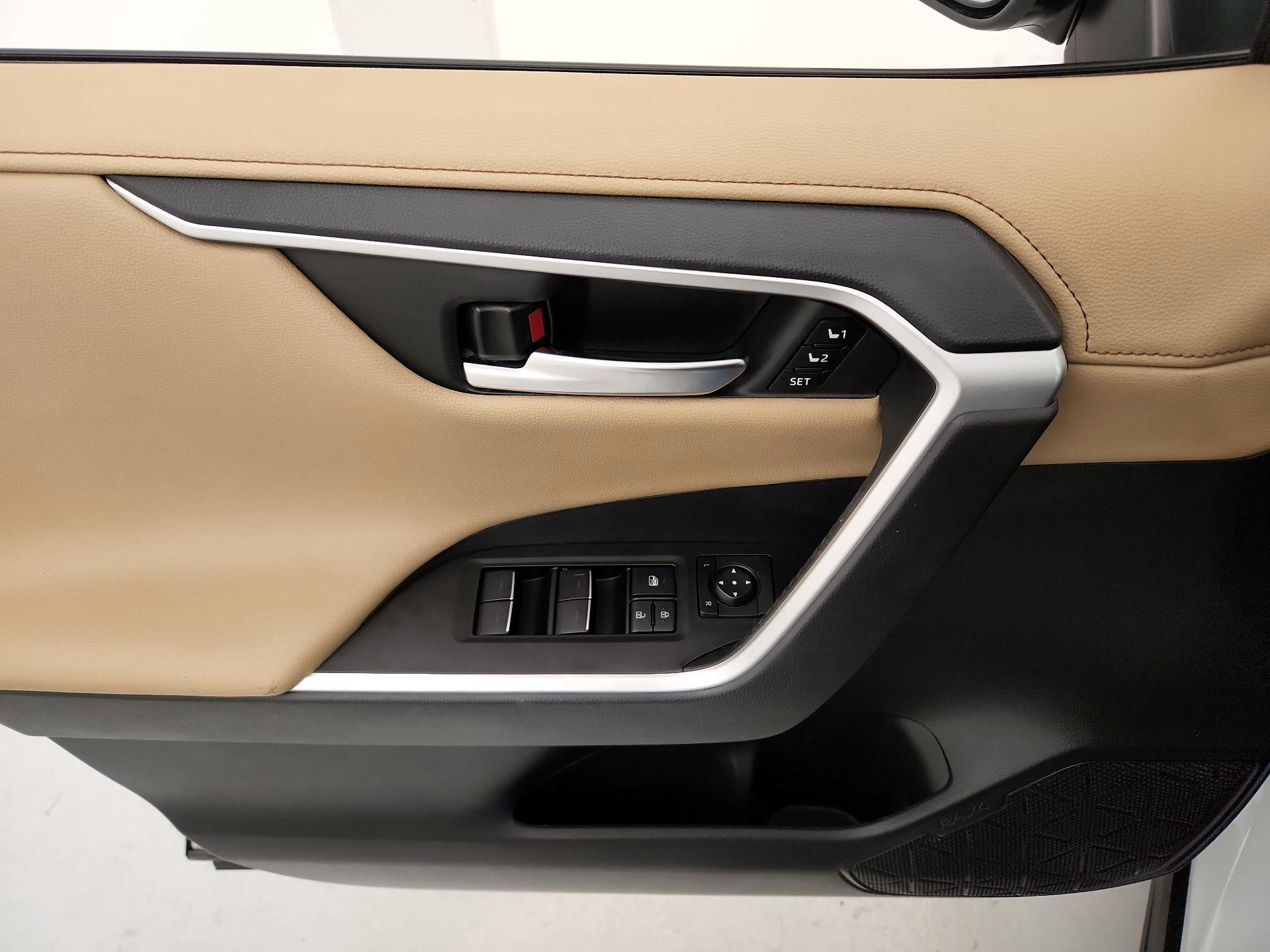 Thumbnail: 2022 Toyota RAV4 - 12