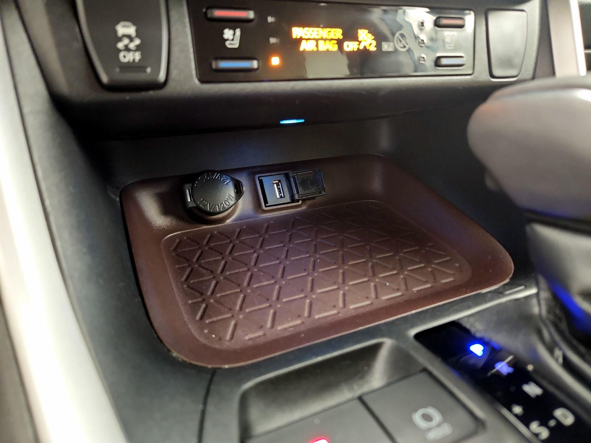 Thumbnail: 2022 Toyota RAV4 - 18