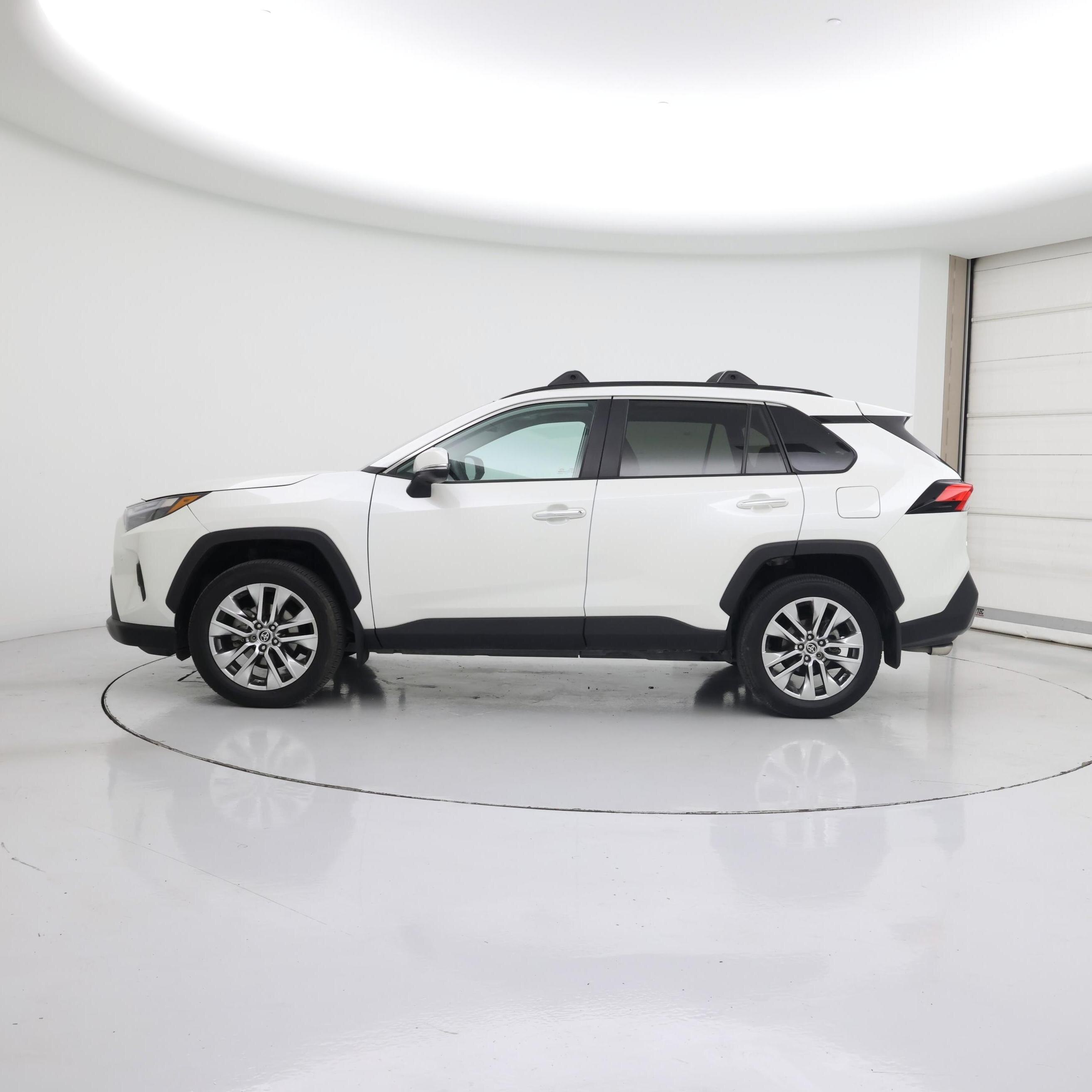 Thumbnail: 2022 Toyota RAV4 - 3