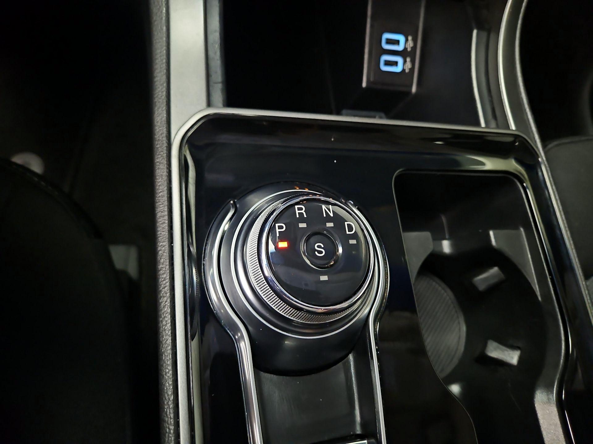 Thumbnail: 2020 Ford Edge - 17