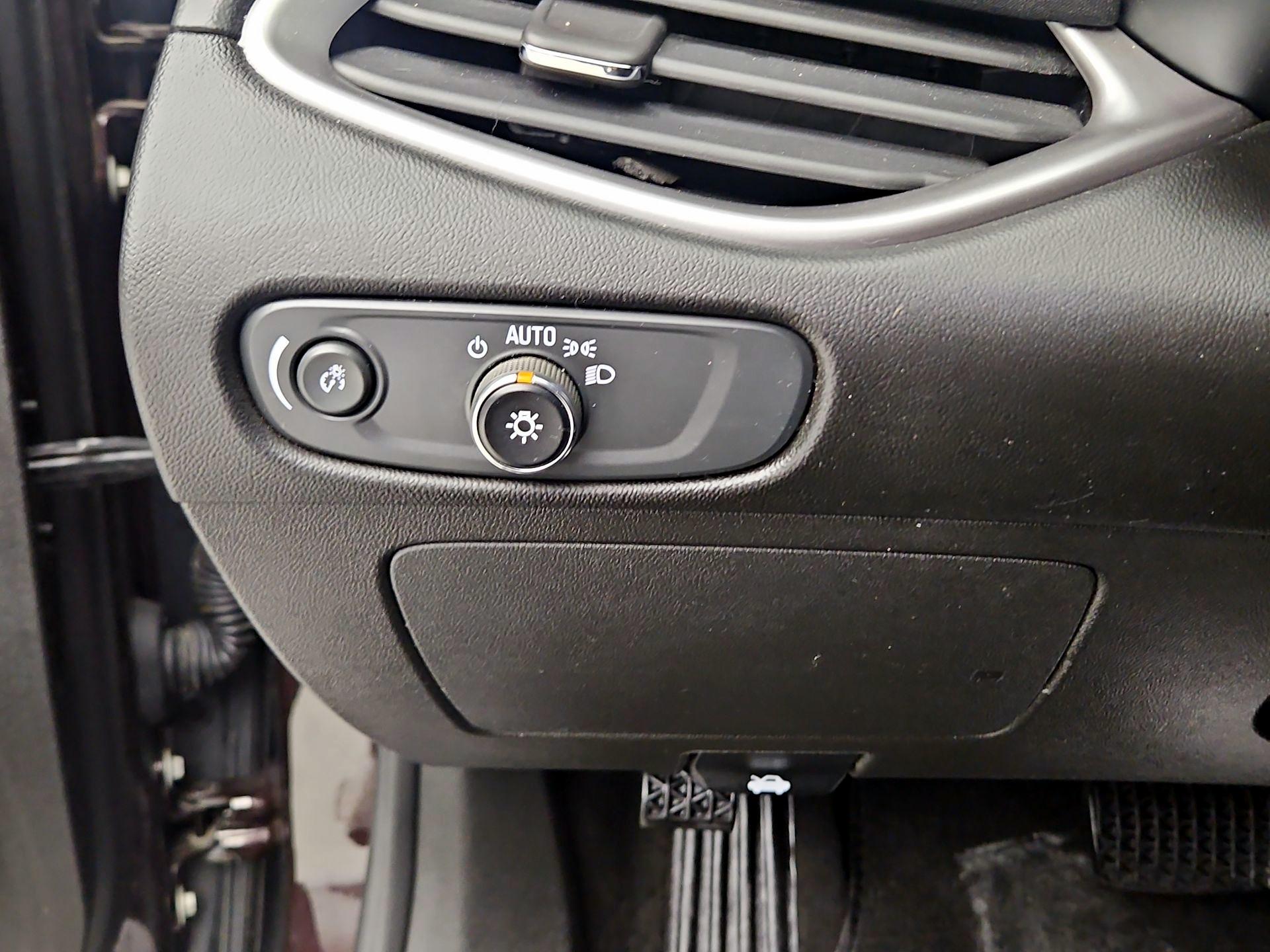 Thumbnail: 2021 Chevrolet Malibu - 13