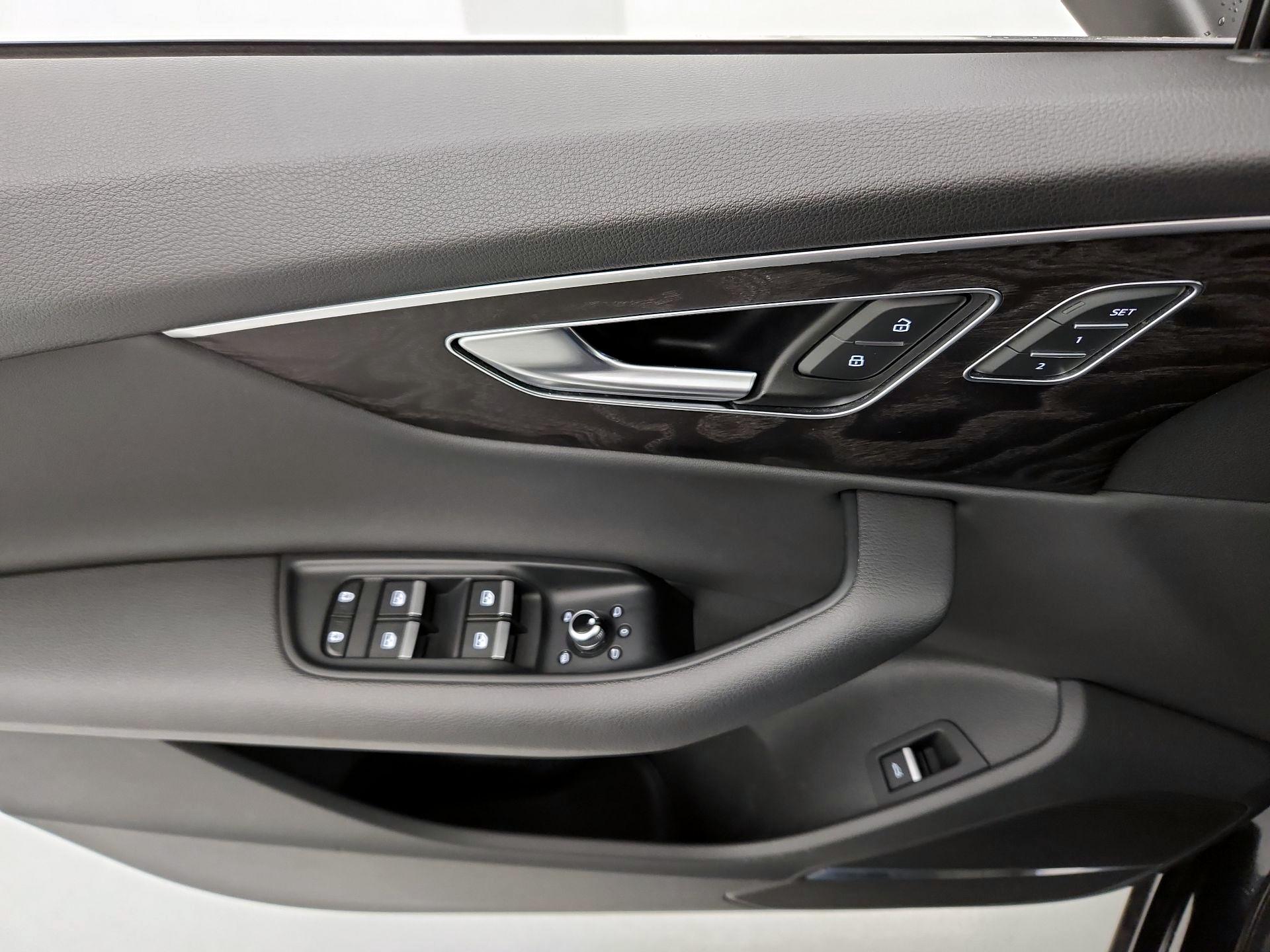 Thumbnail: 2021 Audi Q7 - 12