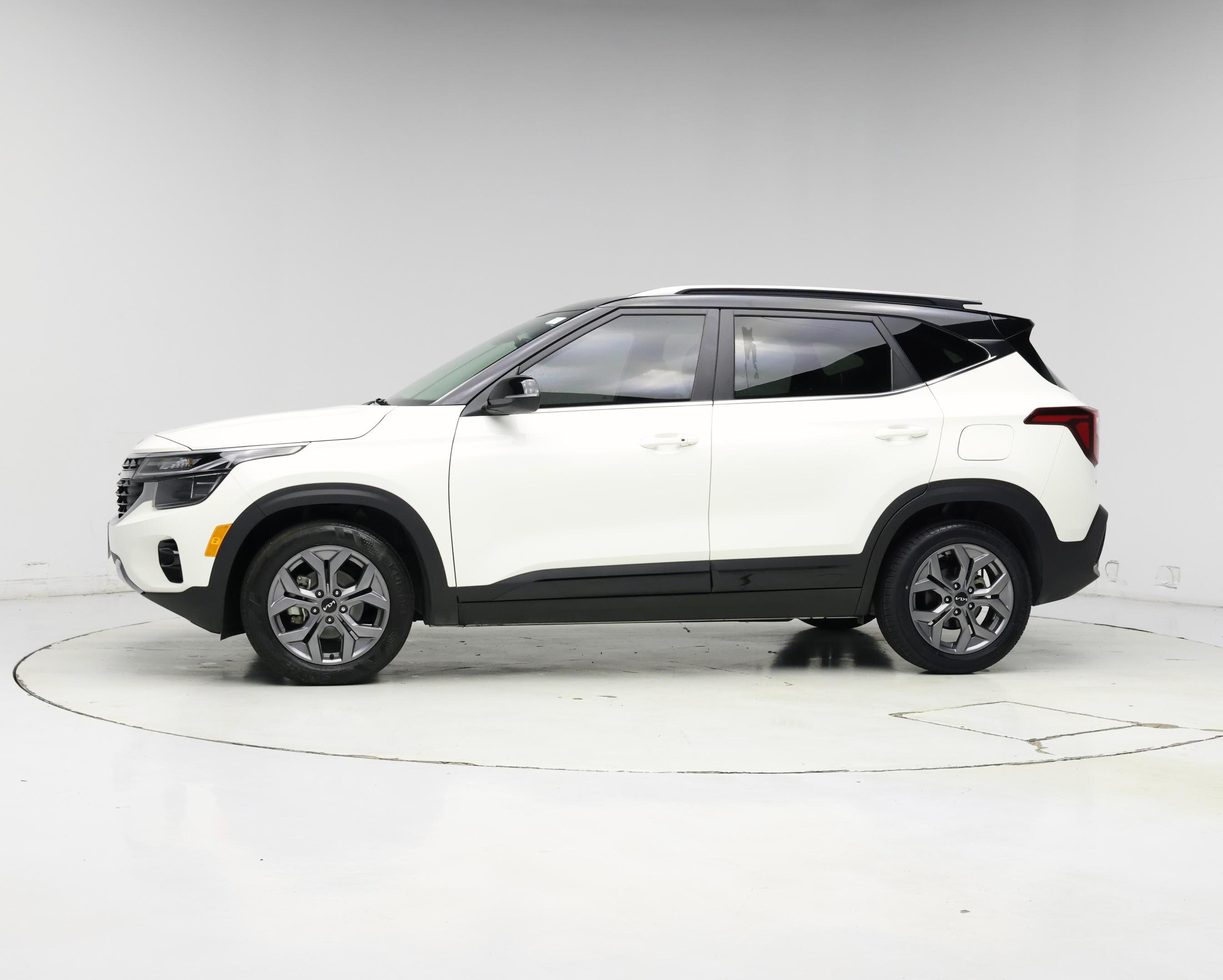 Thumbnail: 2024 Kia Seltos - 3