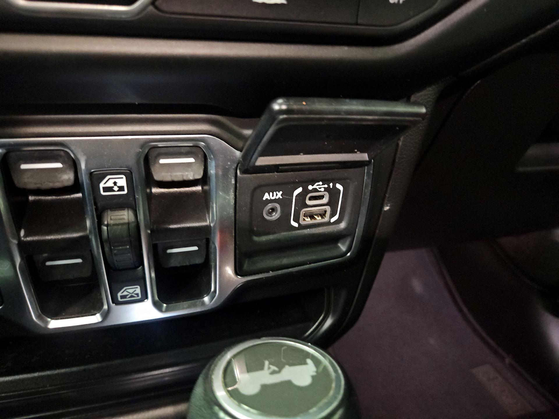 Thumbnail: 2021 Jeep Wrangler - 18