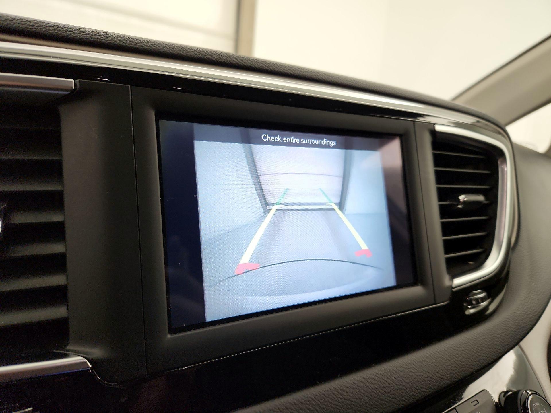 Thumbnail: 2020 Chrysler Voyager - 14