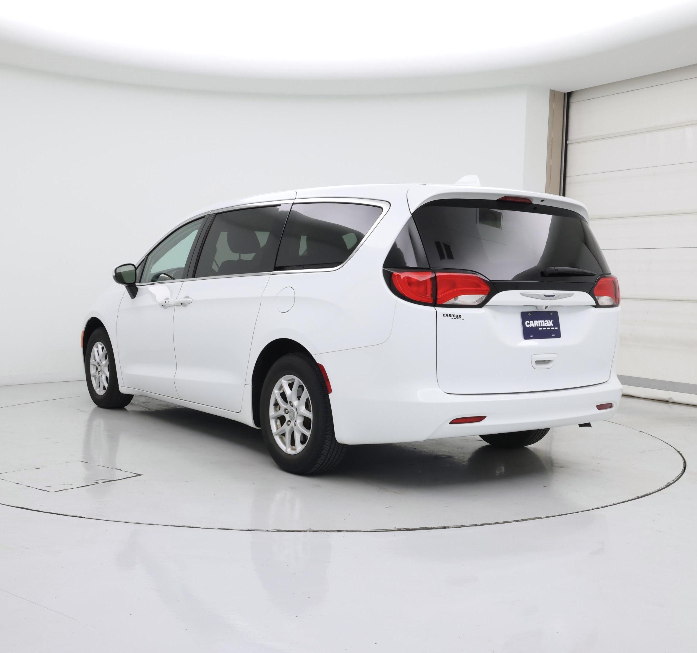 Thumbnail: 2020 Chrysler Voyager - 2