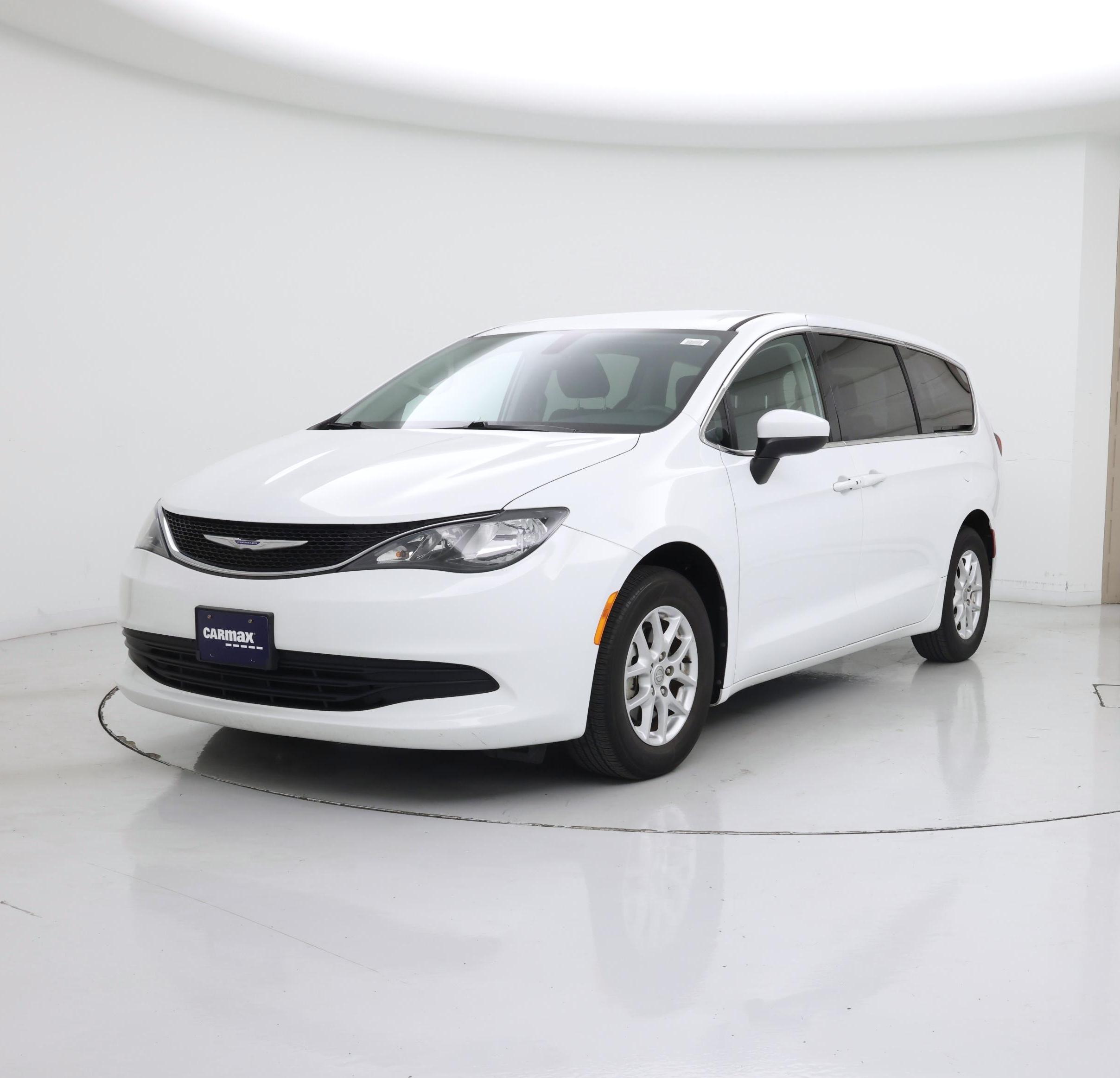 Thumbnail: 2020 Chrysler Voyager - 4