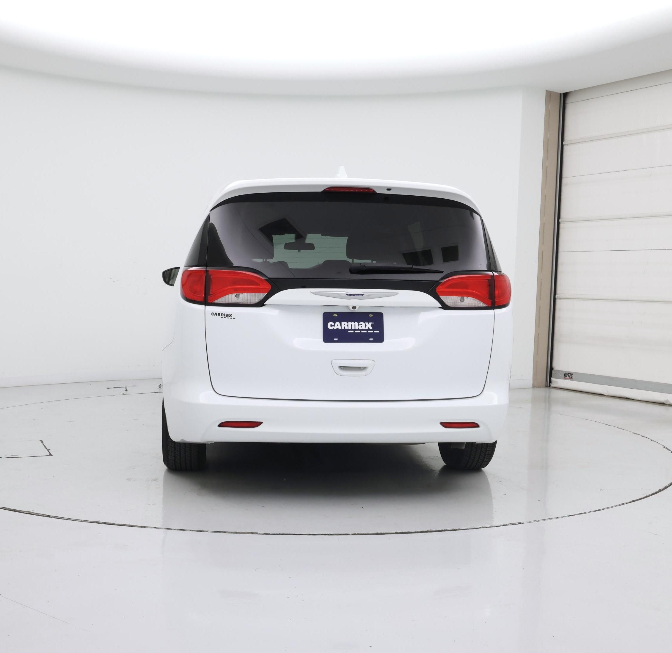 Thumbnail: 2020 Chrysler Voyager - 6