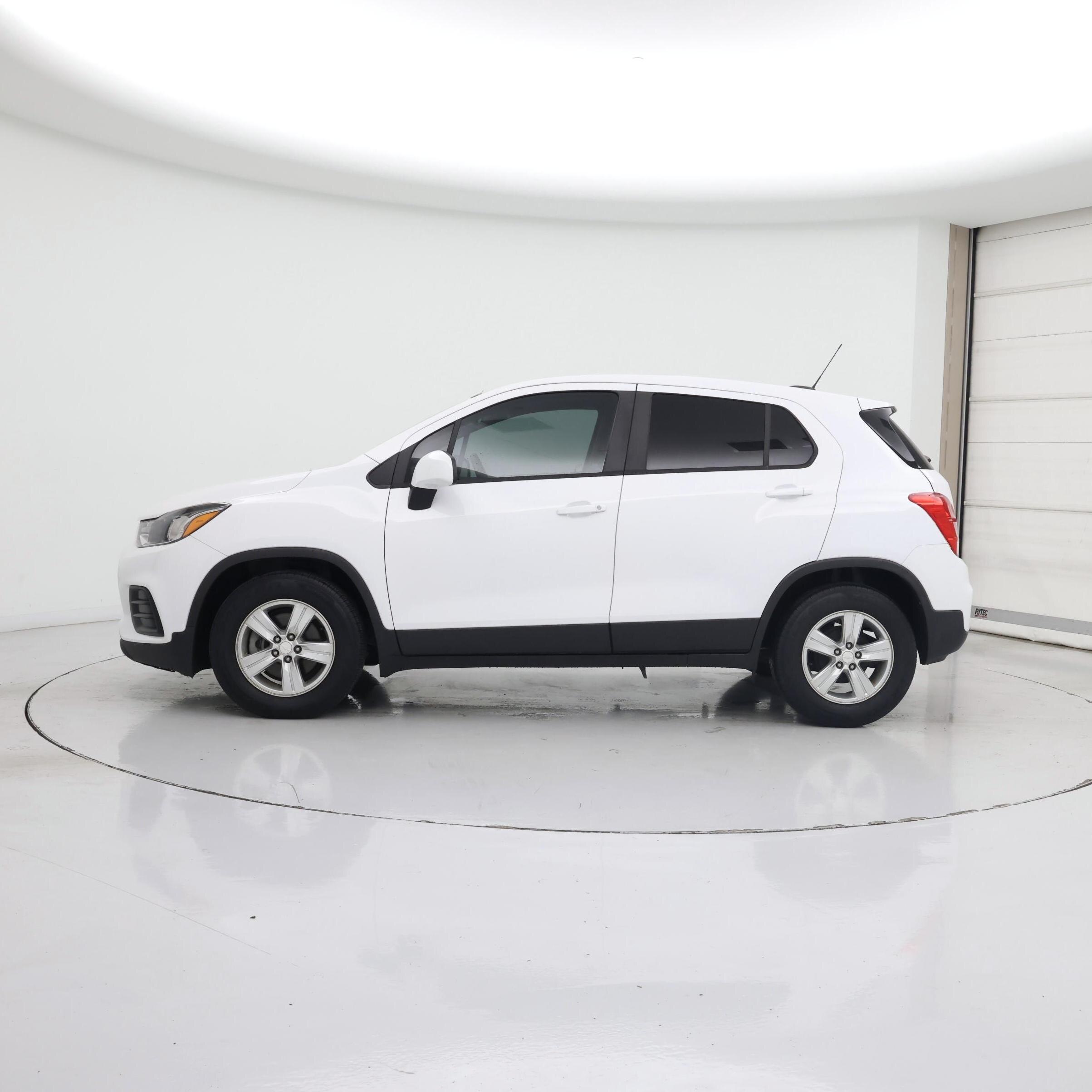 Thumbnail: 2020 Chevrolet Trax - 3