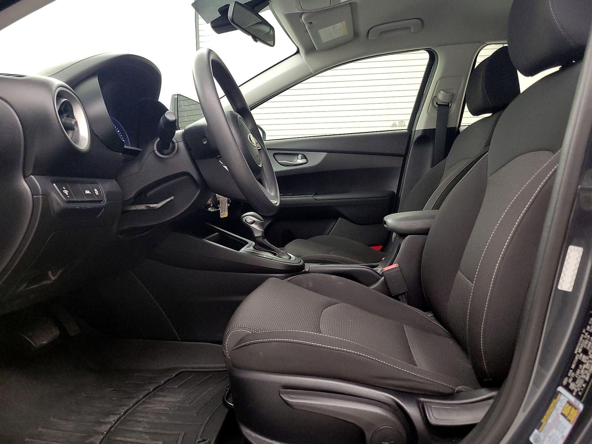 Thumbnail: 2020 Kia Forte - 11