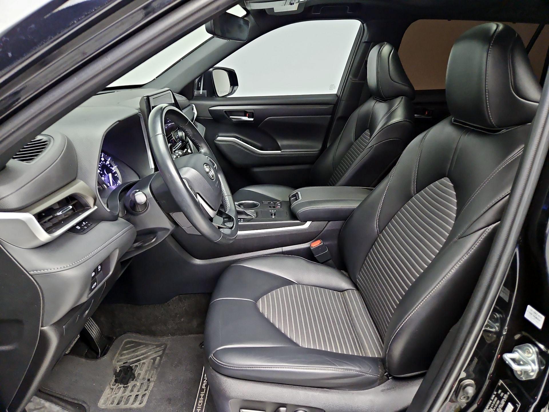 Thumbnail: 2023 Toyota Highlander - 11