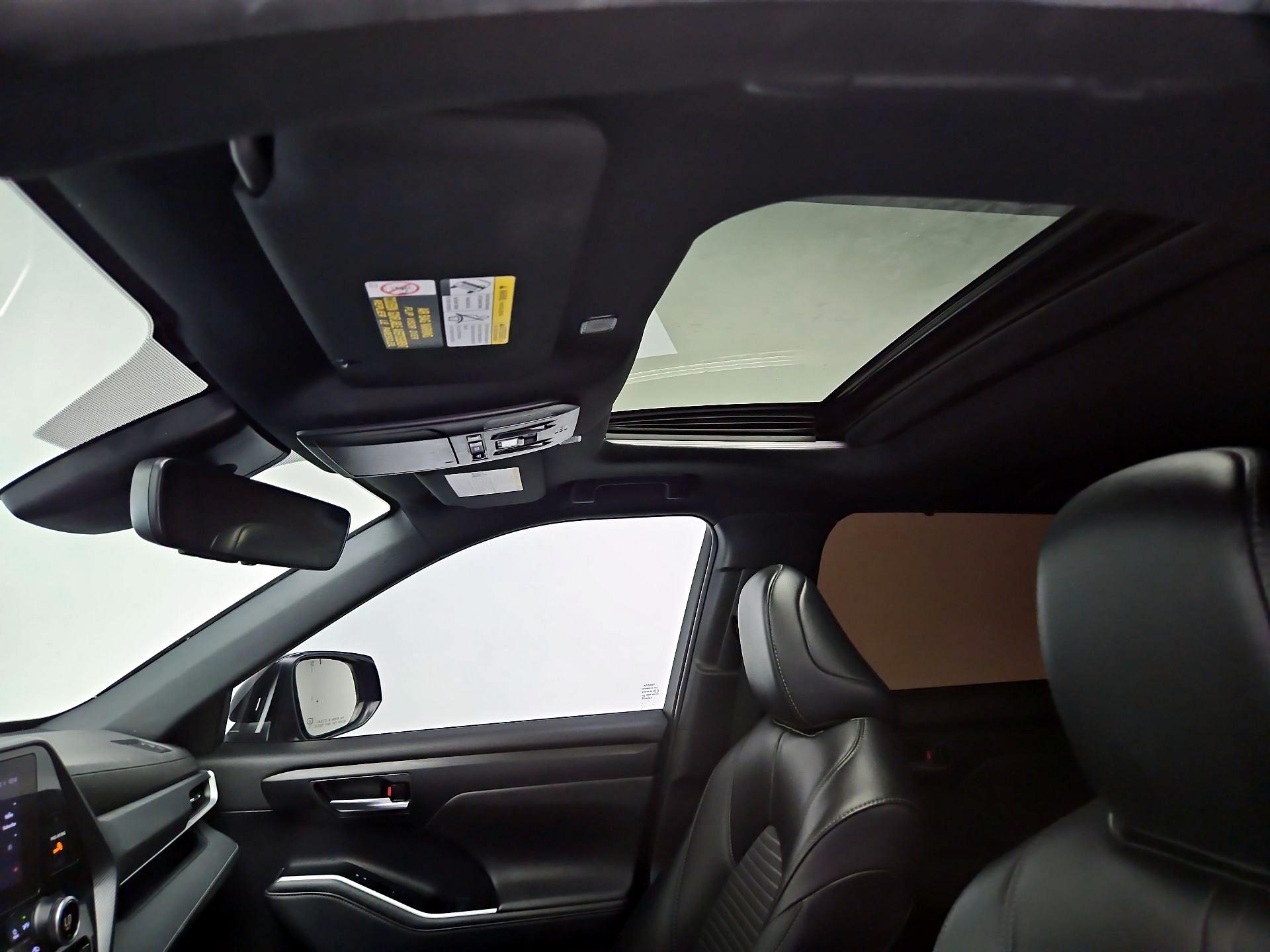 Thumbnail: 2023 Toyota Highlander - 19