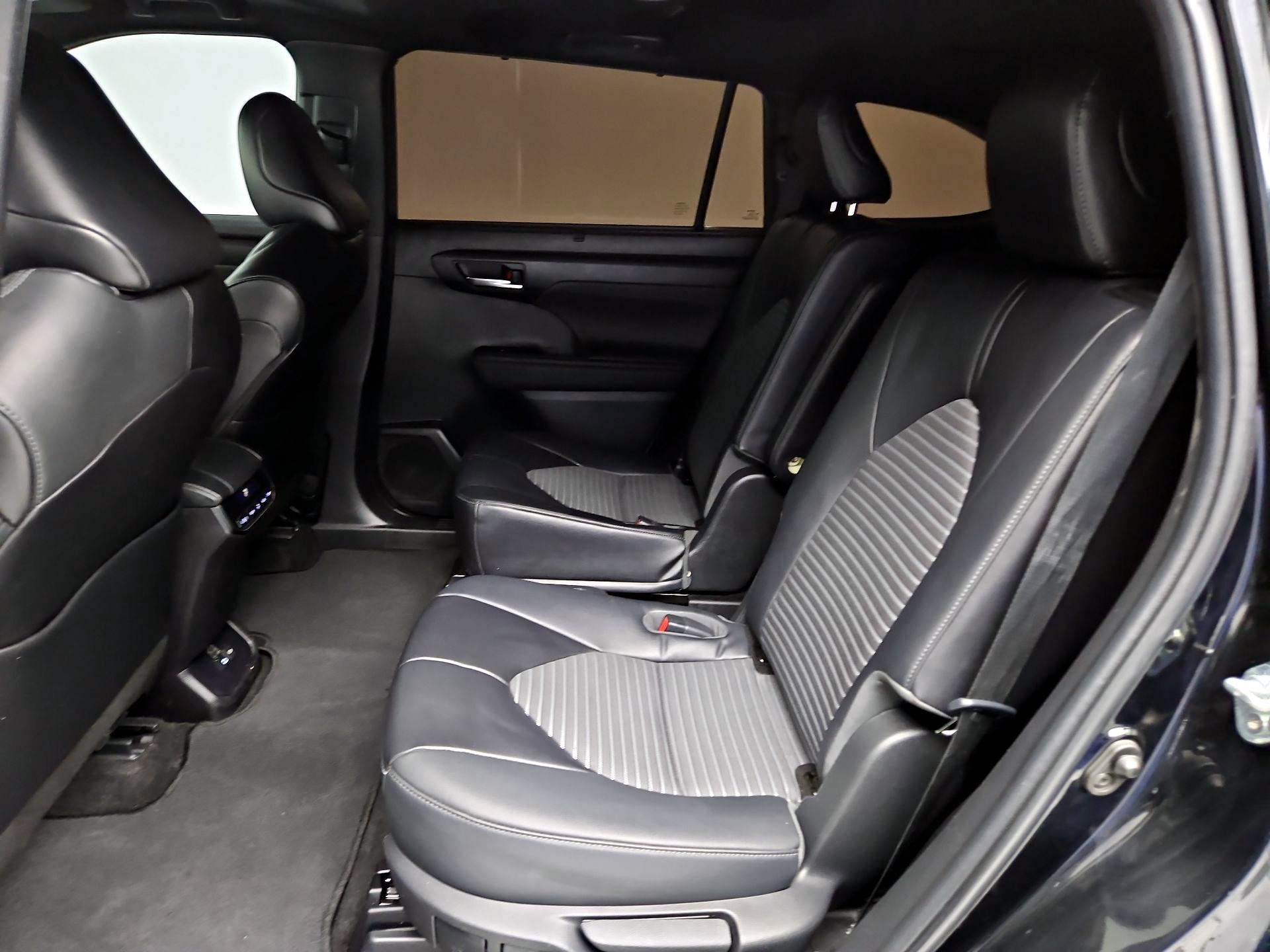 Thumbnail: 2023 Toyota Highlander - 20